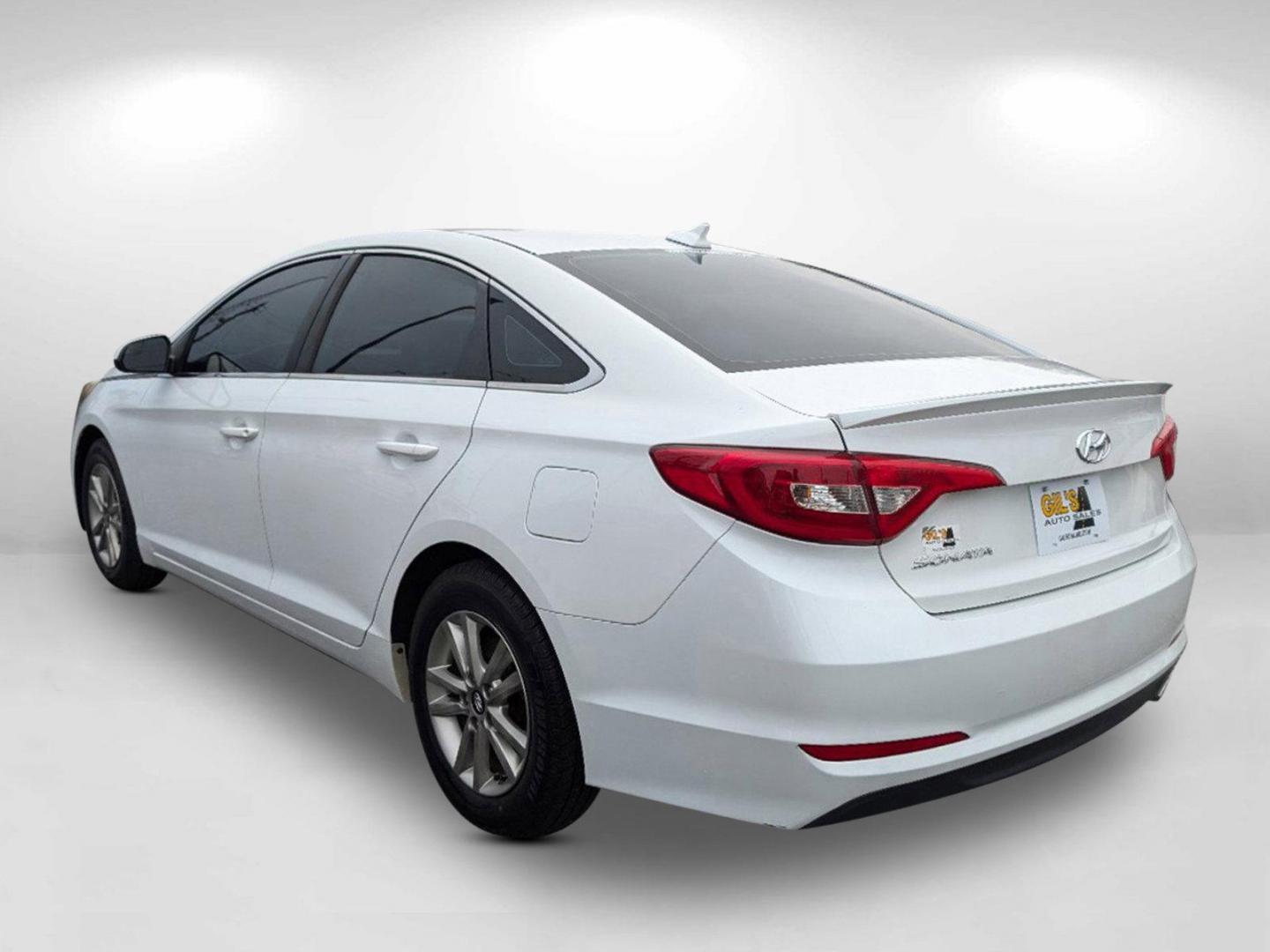 2015 /Gray Hyundai Sonata 2.4L SE (5NPE24AF9FH) with an Regular Unleaded I-4 2.4 L/144 engine, 6-Speed Automatic w/OD transmission, located at 5115 14th Ave., Columbus, GA, 31904, (706) 323-0345, 32.511494, -84.971046 - 2015 Hyundai Sonata 2.4L SE - Photo#7