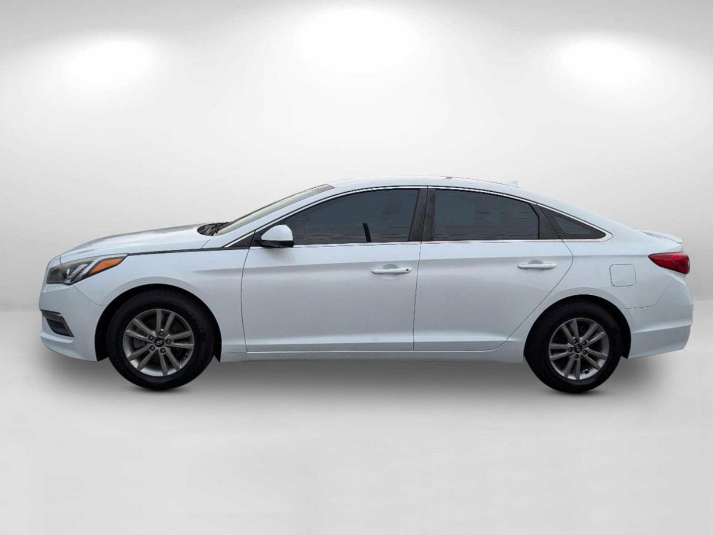 2015 /Gray Hyundai Sonata 2.4L SE (5NPE24AF9FH) with an Regular Unleaded I-4 2.4 L/144 engine, 6-Speed Automatic w/OD transmission, located at 5115 14th Ave., Columbus, GA, 31904, (706) 323-0345, 32.511494, -84.971046 - 2015 Hyundai Sonata 2.4L SE - Photo#8