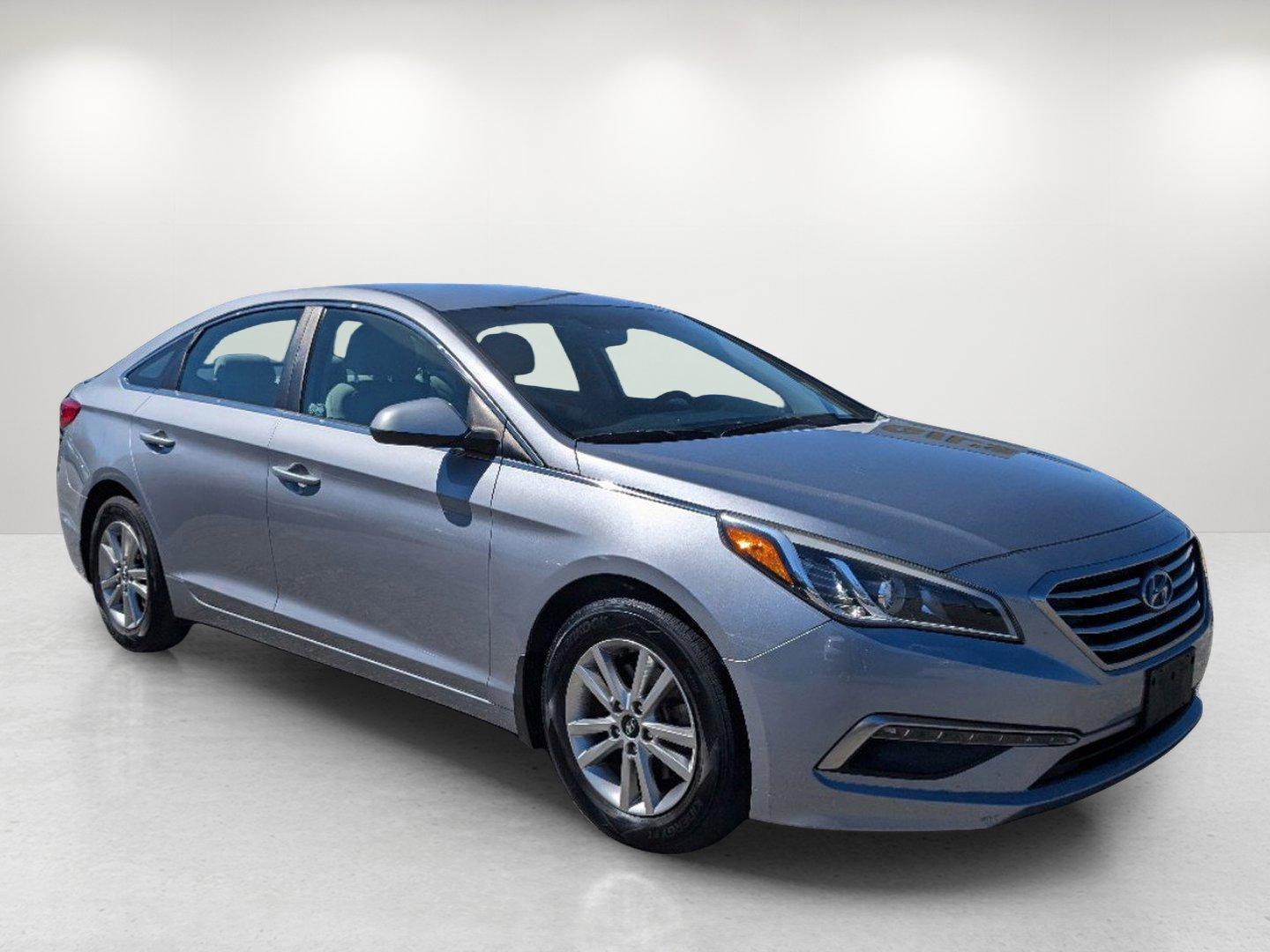 2015 /Gray Hyundai Sonata 2.4L SE (5NPE24AF5FH) with an Regular Unleaded I-4 2.4 L/144 engine, 6-Speed Automatic w/OD transmission, located at 7000 Northlake Connector, Columbus, GA, 31904, (706) 987-8085, 32.524975, -84.978134 - 2015 Hyundai Sonata 2.4L SE - Photo#2