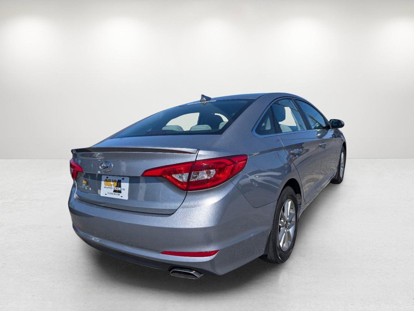 2015 /Gray Hyundai Sonata 2.4L SE (5NPE24AF5FH) with an Regular Unleaded I-4 2.4 L/144 engine, 6-Speed Automatic w/OD transmission, located at 7000 Northlake Connector, Columbus, GA, 31904, (706) 987-8085, 32.524975, -84.978134 - 2015 Hyundai Sonata 2.4L SE - Photo#4