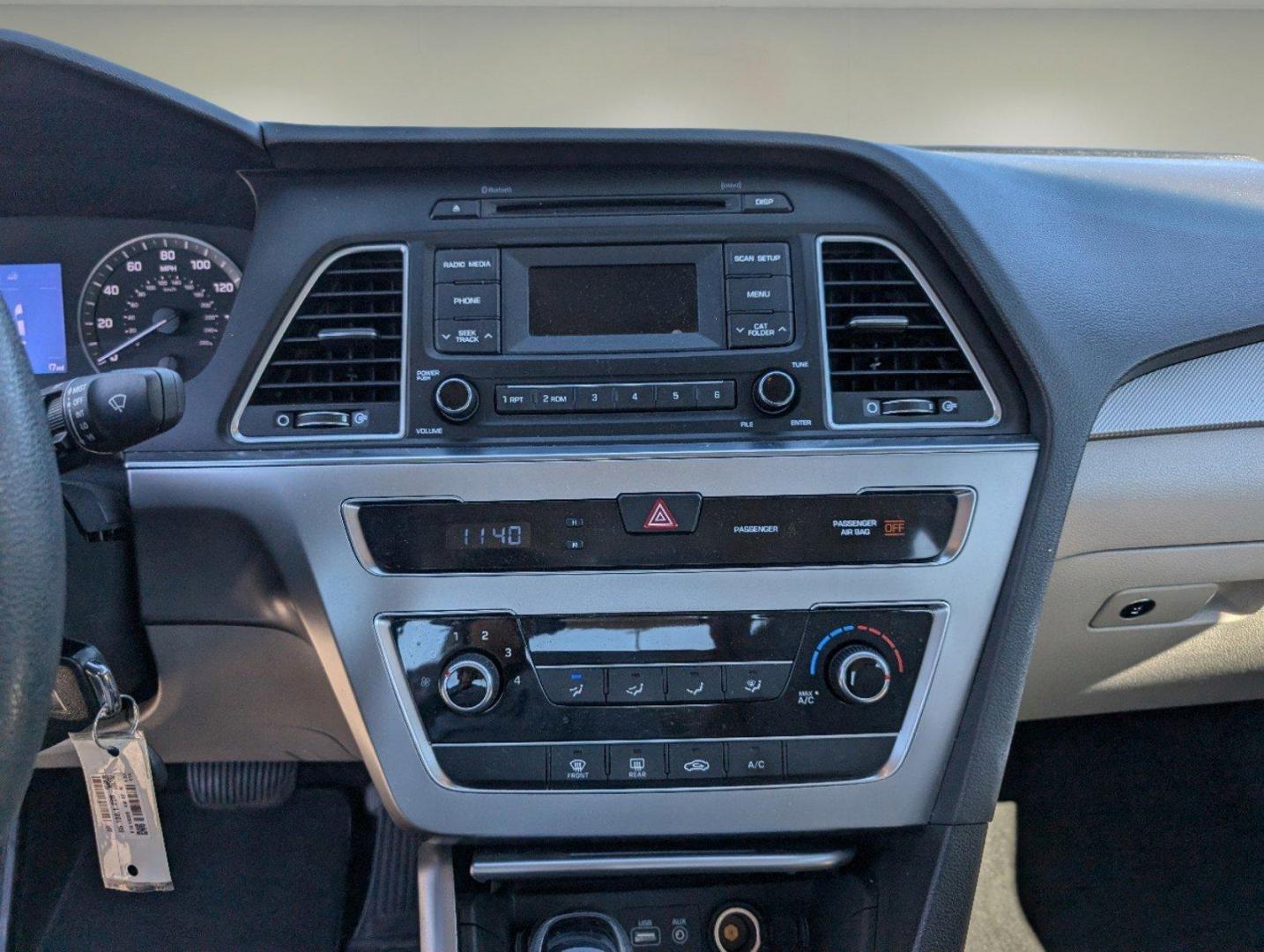 2015 /Gray Hyundai Sonata 2.4L SE (5NPE24AF5FH) with an Regular Unleaded I-4 2.4 L/144 engine, 6-Speed Automatic w/OD transmission, located at 7000 Northlake Connector, Columbus, GA, 31904, (706) 987-8085, 32.524975, -84.978134 - 2015 Hyundai Sonata 2.4L SE - Photo#15