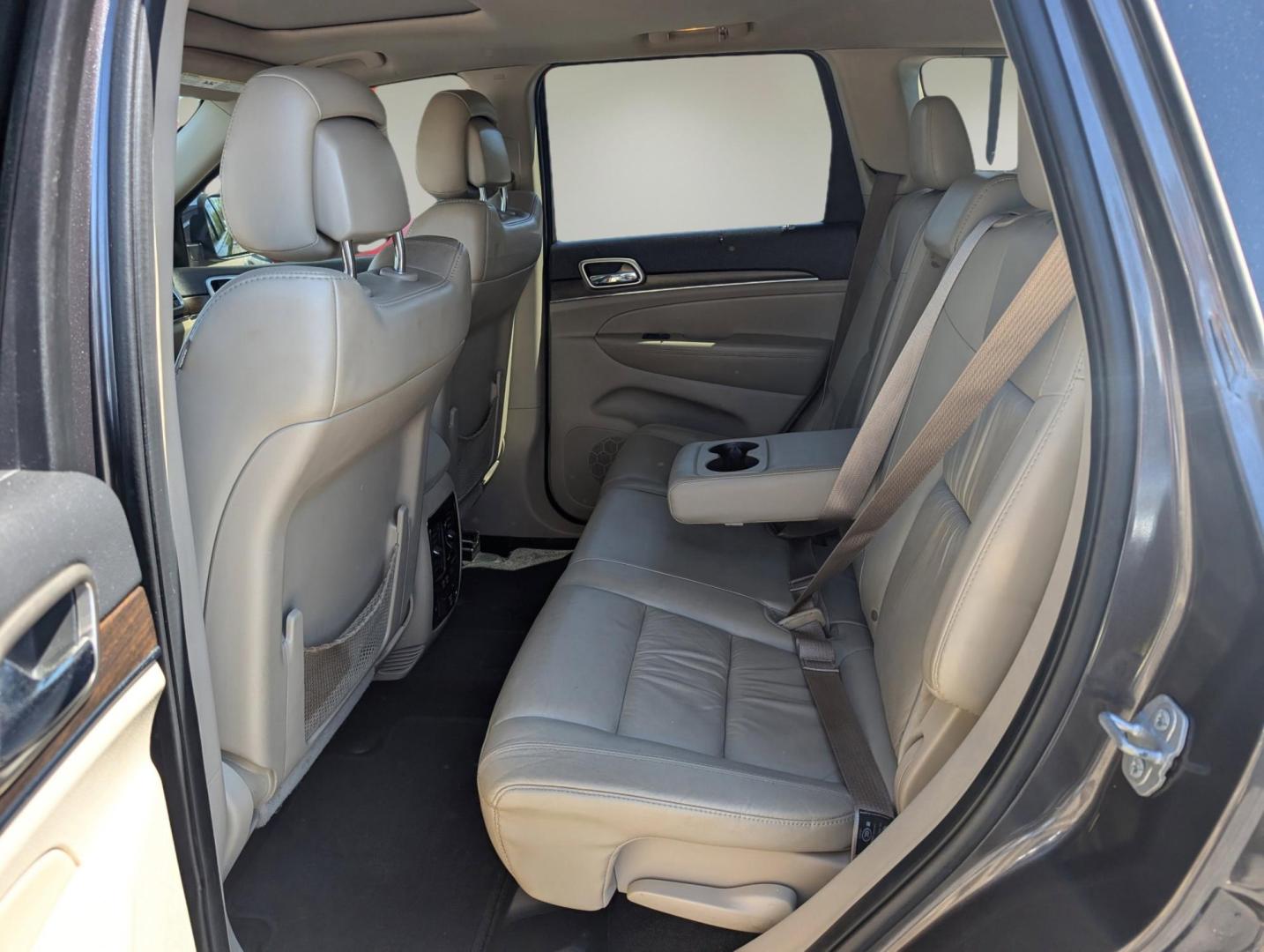 2015 /Lt Frost Beige/Black Jeep Grand Cherokee Limited (1C4RJEBG5FC) with an Regular Unleaded V-6 3.6 L/220 engine, 8-Speed Automatic w/OD transmission, located at 521 Old Farm Lane Rd, Prattville, AL, 36066, (334) 325-1505, 32.482460, -86.416367 - 2015 Jeep Grand Cherokee Limited - Photo#10