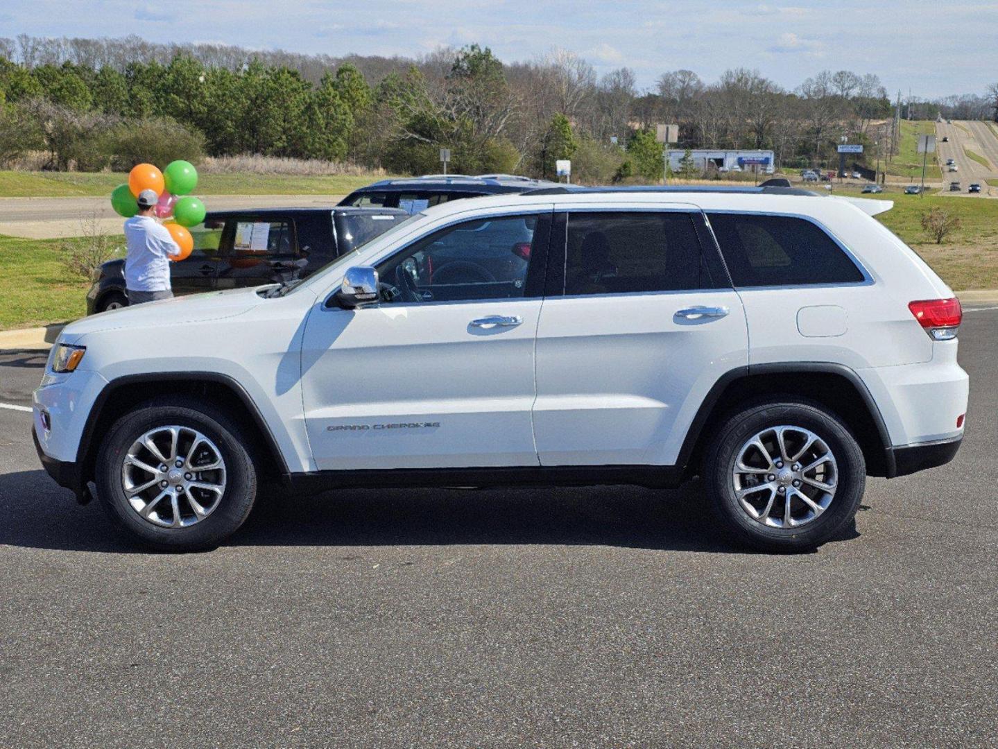 2015 /Lt Frost Beige/Black Jeep Grand Cherokee Limited (1C4RJEBG9FC) with an Regular Unleaded V-6 3.6 L/220 engine, 8-Speed Automatic w/OD transmission, located at 521 Old Farm Lane Rd, Prattville, AL, 36066, (334) 325-1505, 32.482460, -86.416367 - 2015 Jeep Grand Cherokee Limited - Photo#7