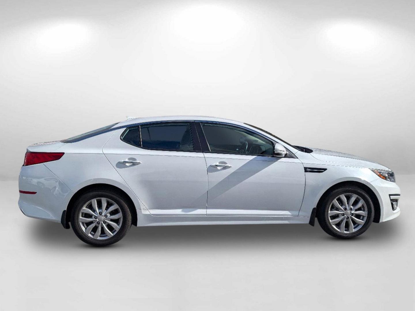 2015 /Beige Kia Optima EX (5XXGN4A73FG) with an Regular Unleaded I-4 2.4 L/144 engine, 6-Speed Automatic w/OD transmission, located at 5115 14th Ave., Columbus, GA, 31904, (706) 323-0345, 32.511494, -84.971046 - 2015 Kia Optima EX - Photo#3