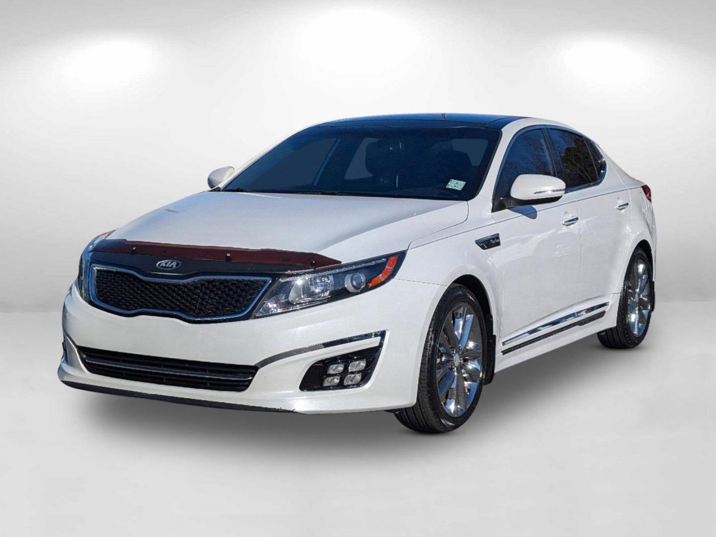 2015 Snow White Pearl /Black Kia Optima SXL Turbo (5XXGR4A64FG) with an Intercooled Turbo Regular Unleaded I-4 2.0 L/122 engine, 6-Speed Automatic w/OD transmission, located at 1430 Gateway Drive, Opelika, AL, 36801, (334) 239-0944, 32.637871, -85.409790 - 2015 Kia Optima SXL Turbo - Photo#1