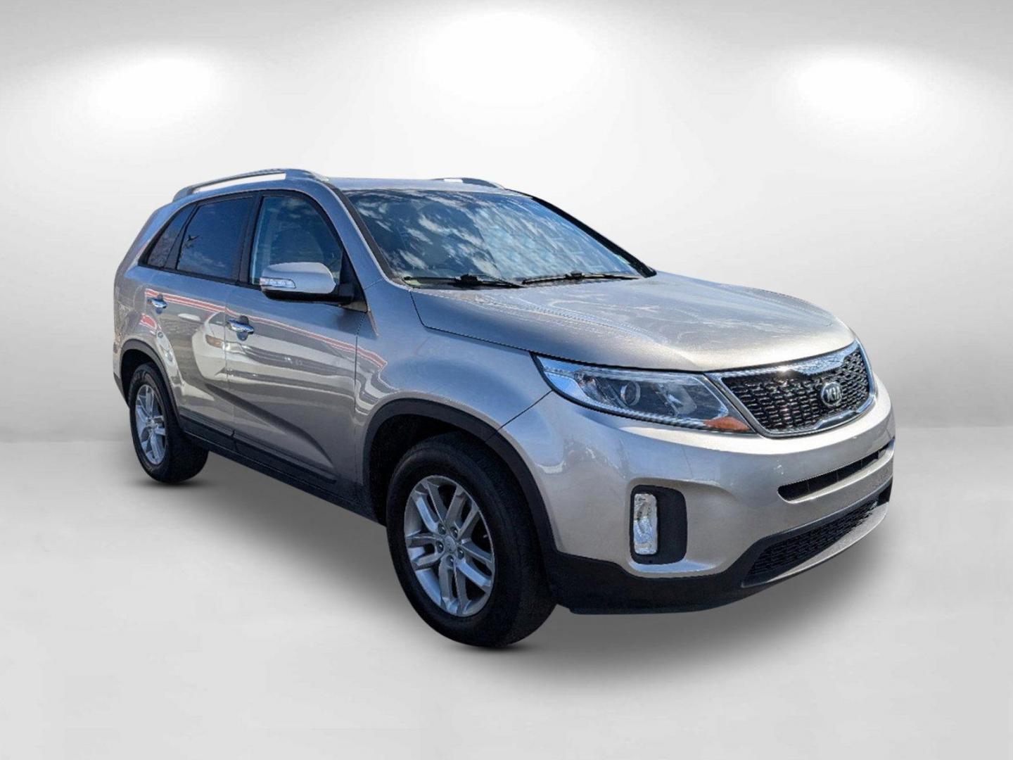 2015 /Beige Kia Sorento LX (5XYKT3A63FG) with an Regular Unleaded I-4 2.4 L/144 engine, 6-Speed Automatic w/OD transmission, located at 7000 Northlake Connector, Columbus, GA, 31904, (706) 987-8085, 32.524975, -84.978134 - 2015 Kia Sorento LX - Photo#2