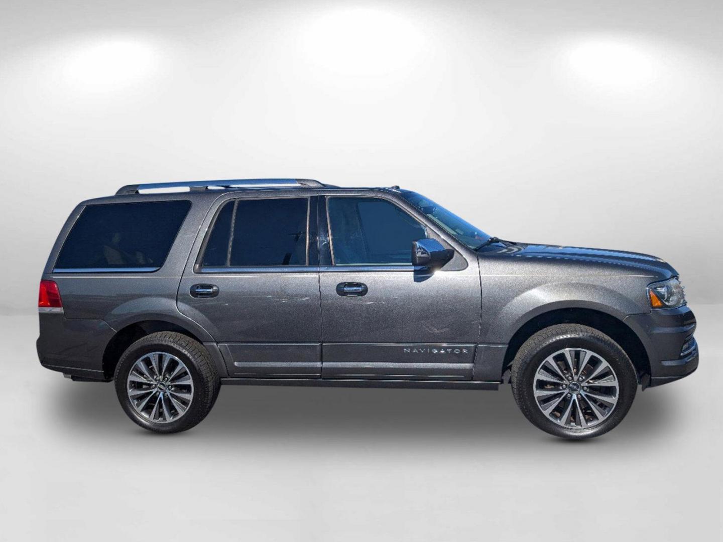 2015 Lincoln Navigator (5LMJJ2HT1FE) with an Twin Turbo Premium Unleaded V-6 3.5 L/213 engine, 6-Speed Automatic w/OD transmission, located at 521 Old Farm Lane Rd, Prattville, AL, 36066, (334) 325-1505, 32.482460, -86.416367 - 2015 Lincoln Navigator - Photo#3