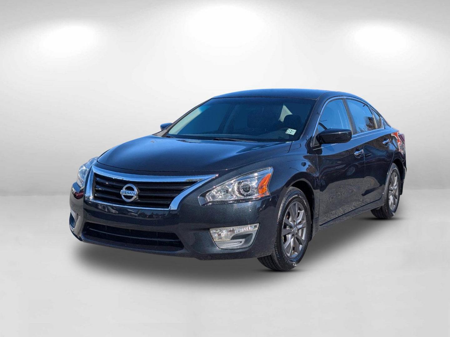 2015 /Charcoal Nissan Altima 2.5 S (1N4AL3AP8FC) with an Regular Unleaded I-4 2.5 L/152 engine, 1-Speed CVT w/OD transmission, located at 3959 U.S. 80 W, Phenix City, AL, 36870, (334) 297-4885, 32.469296, -85.135185 - 2015 Nissan Altima 2.5 S - Photo#15