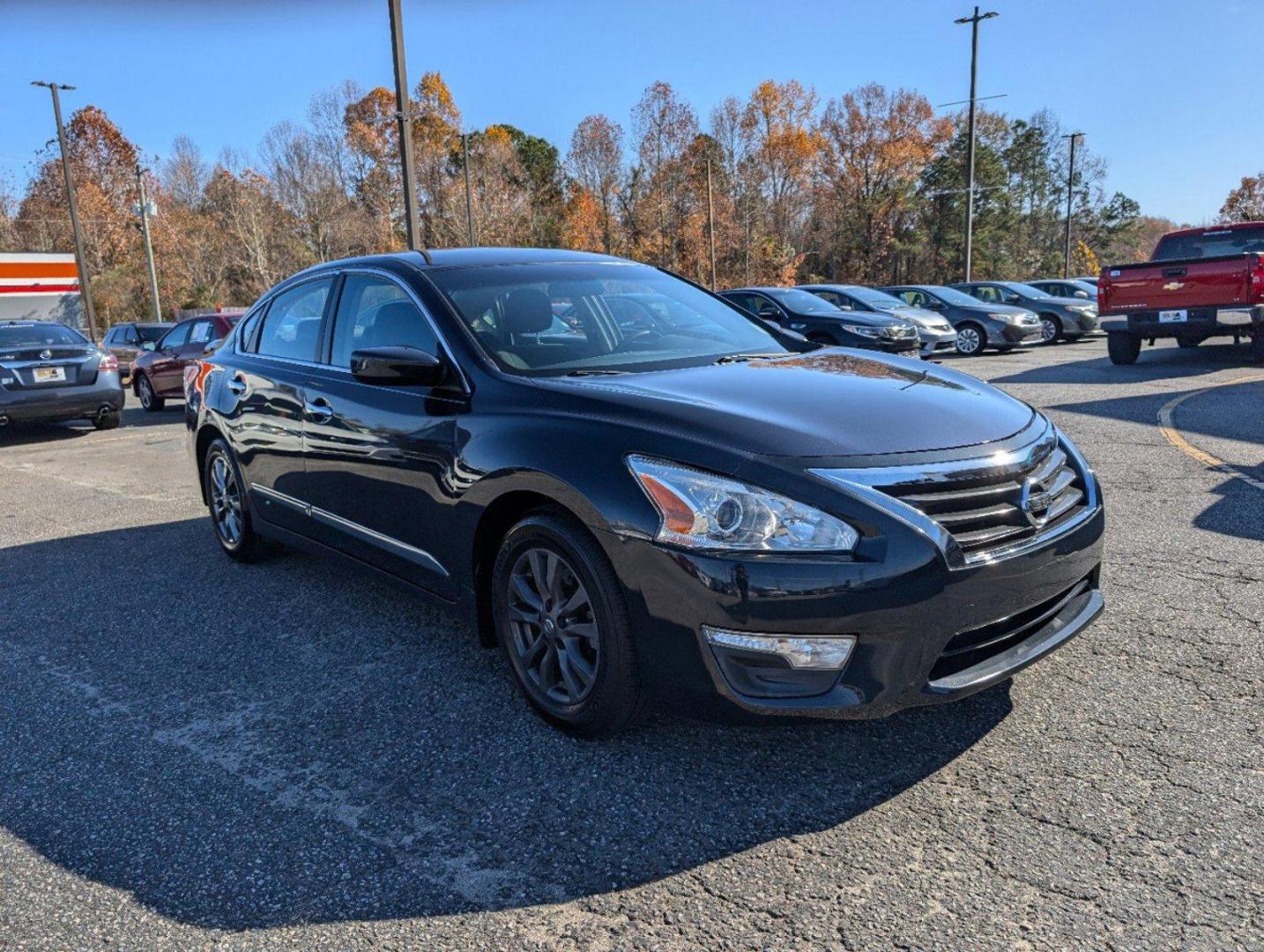 2015 /Charcoal Nissan Altima 2.5 S (1N4AL3AP8FC) with an Regular Unleaded I-4 2.5 L/152 engine, 1-Speed CVT w/OD transmission, located at 3959 U.S. 80 W, Phenix City, AL, 36870, (334) 297-4885, 32.469296, -85.135185 - 2015 Nissan Altima 2.5 S - Photo#2