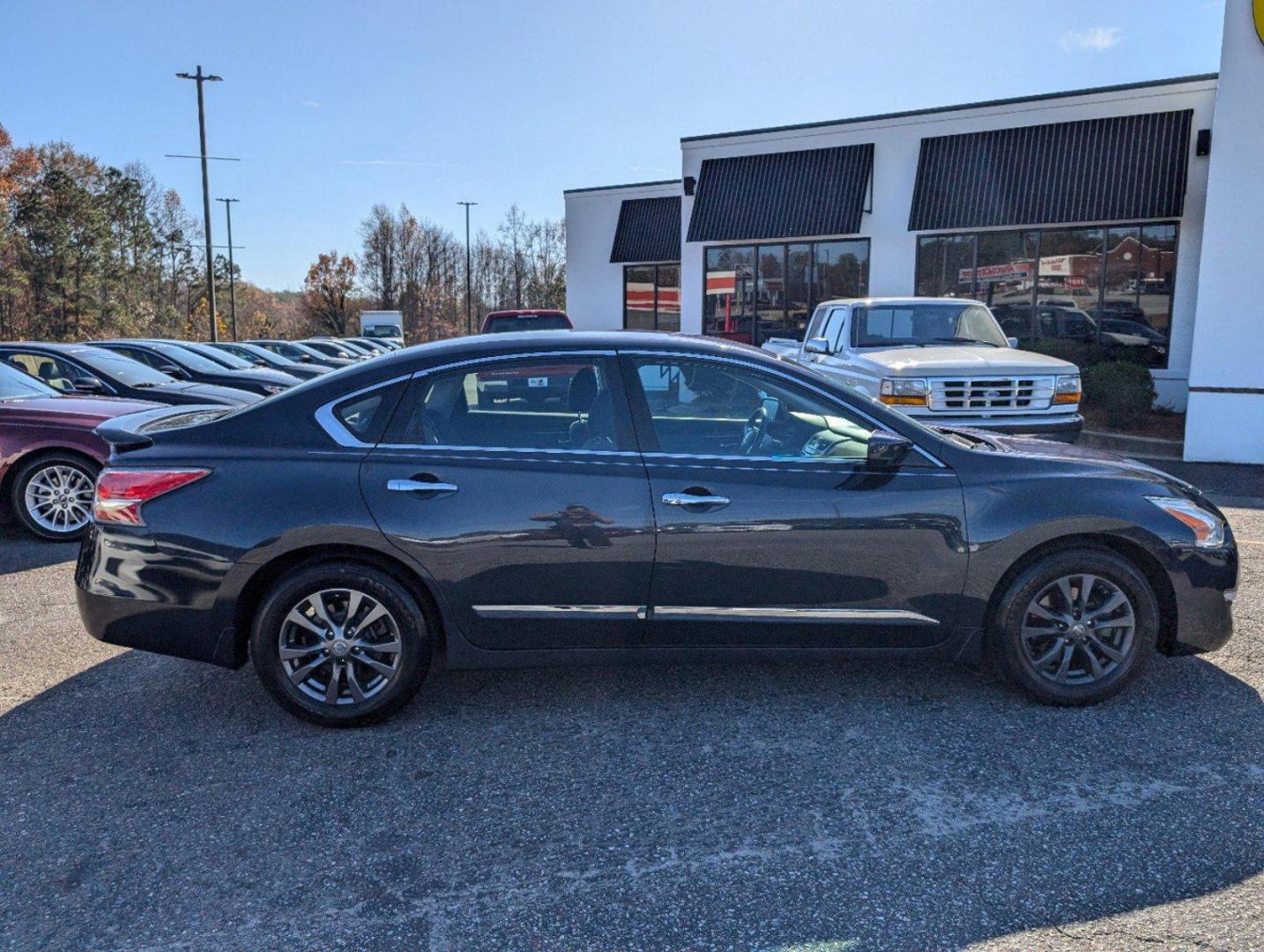 2015 /Charcoal Nissan Altima 2.5 S (1N4AL3AP8FC) with an Regular Unleaded I-4 2.5 L/152 engine, 1-Speed CVT w/OD transmission, located at 3959 U.S. 80 W, Phenix City, AL, 36870, (334) 297-4885, 32.469296, -85.135185 - 2015 Nissan Altima 2.5 S - Photo#3