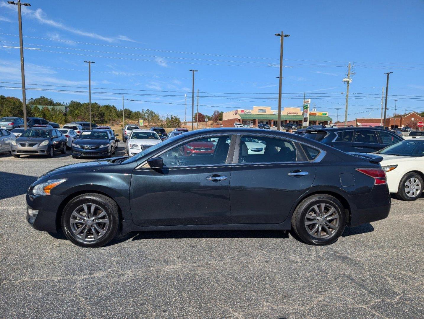 2015 /Charcoal Nissan Altima 2.5 S (1N4AL3AP8FC) with an Regular Unleaded I-4 2.5 L/152 engine, 1-Speed CVT w/OD transmission, located at 3959 U.S. 80 W, Phenix City, AL, 36870, (334) 297-4885, 32.469296, -85.135185 - 2015 Nissan Altima 2.5 S - Photo#7