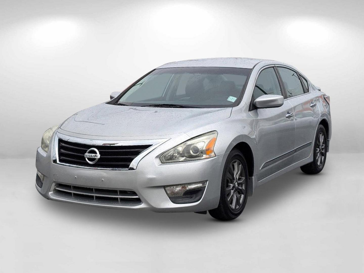 2015 /Charcoal Nissan Altima 2.5 S (1N4AL3AP9FC) with an Regular Unleaded I-4 2.5 L/152 engine, 1-Speed CVT w/OD transmission, located at 3959 U.S. 80 W, Phenix City, AL, 36870, (334) 297-4885, 32.469296, -85.135185 - 2015 Nissan Altima 2.5 S - Photo#3