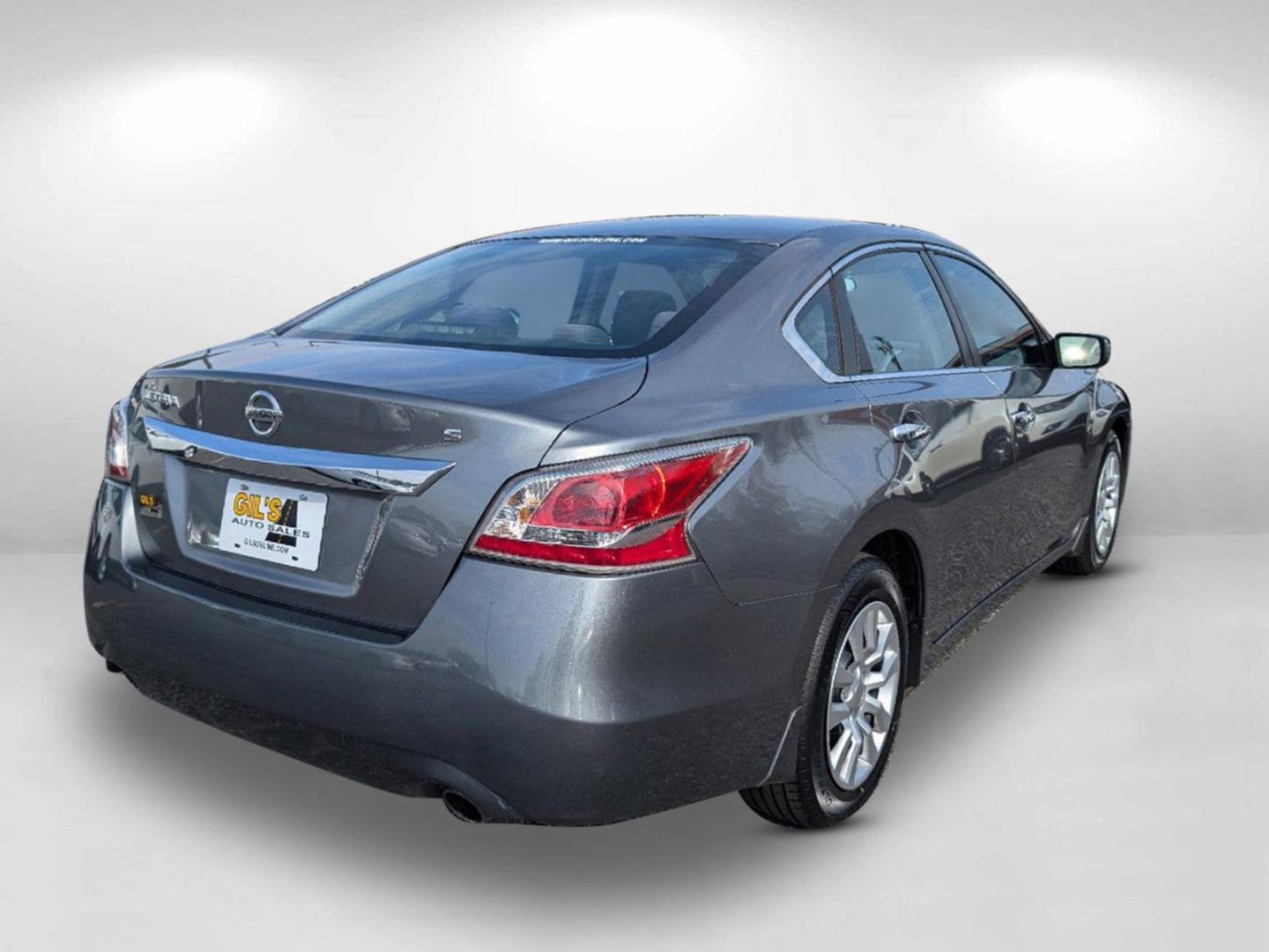 2015 /Charcoal Nissan Altima 2.5 S (1N4AL3AP5FC) with an Regular Unleaded I-4 2.5 L/152 engine, 1-Speed CVT w/OD transmission, located at 804 22nd Ave, Phenix City, AL, 36870, (334) 297-1860, 32.484749, -85.024475 - 2015 Nissan Altima 2.5 S - Photo#4