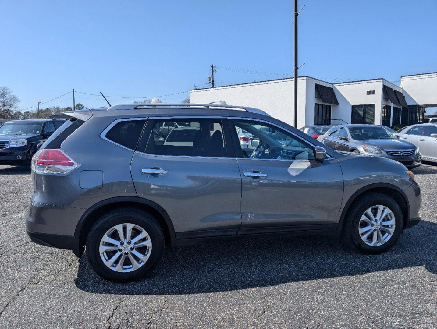 2015 /Charcoal Nissan Rogue SV (5N1AT2ML9FC) with an Regular Unleaded I-4 2.5 L/152 engine, 1-Speed CVT w/OD transmission, located at 5115 14th Ave., Columbus, GA, 31904, (706) 323-0345, 32.511494, -84.971046 - 2015 Nissan Rogue SV - Photo#3