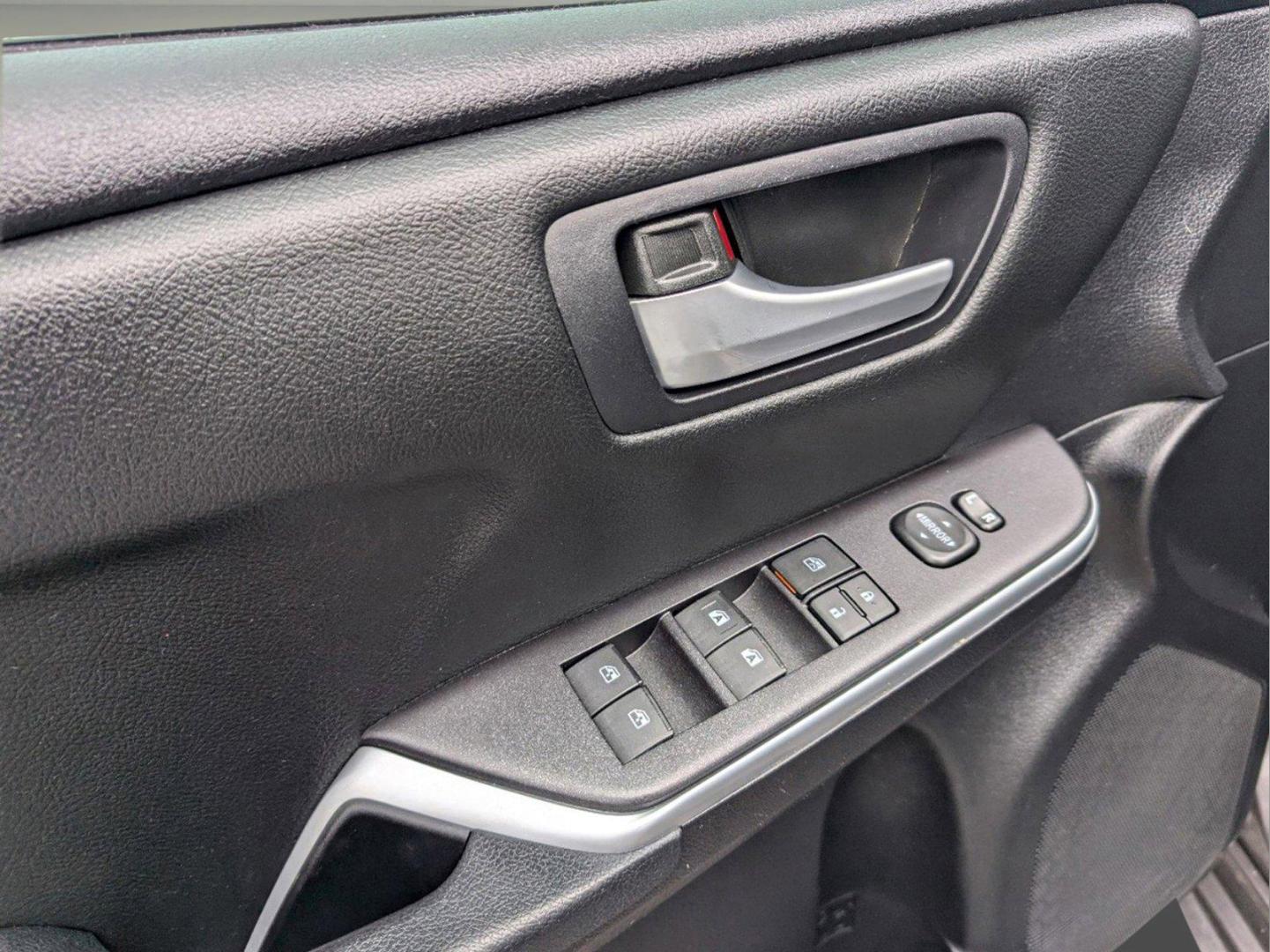 2015 Toyota Camry SE (4T1BF1FK7FU) with an Regular Unleaded I-4 2.5 L/152 engine, 6-Speed Automatic w/OD transmission, located at 7000 Northlake Connector, Columbus, GA, 31904, (706) 987-8085, 32.524975, -84.978134 - 2015 Toyota Camry SE - Photo#8