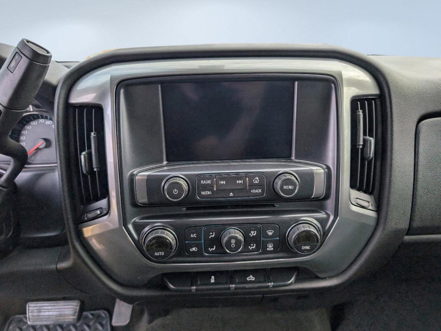 2016 /Jet Black Chevrolet Silverado 1500 LT (3GCUKREC6GG) with an Gas V8 5.3L/325 engine, 6-Speed Automatic transmission, located at 1430 Gateway Drive, Opelika, AL, 36801, (334) 239-0944, 32.637871, -85.409790 - 2016 Chevrolet Silverado 1500 LT - Photo#11