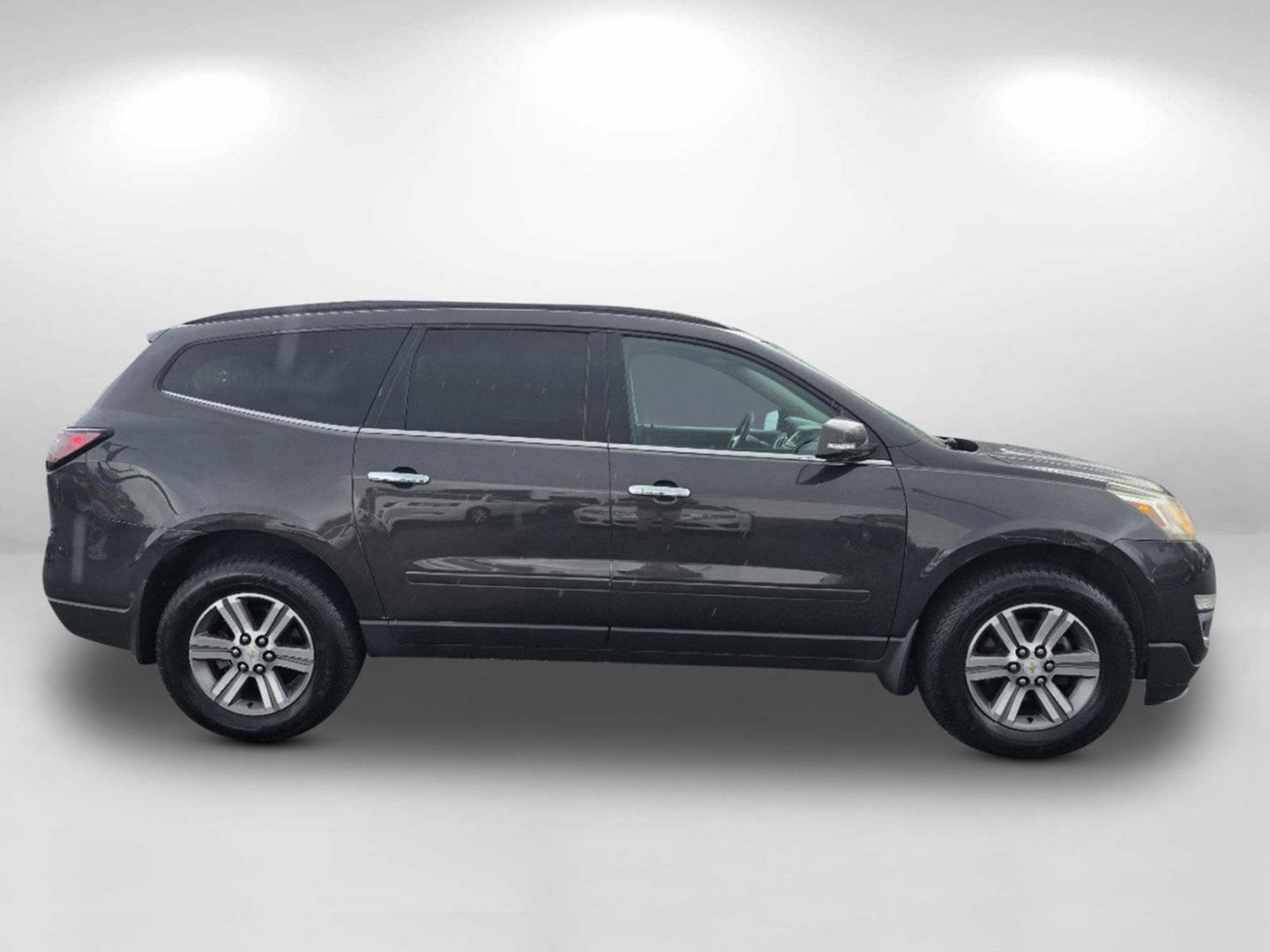 2016 /Ebony Chevrolet Traverse LT (1GNKRHKD3GJ) with an Gas V6 3.6L/217 engine, 6-Speed Automatic transmission, located at 1430 Gateway Drive, Opelika, AL, 36801, (334) 239-0944, 32.637871, -85.409790 - 2016 Chevrolet Traverse LT - Photo#3