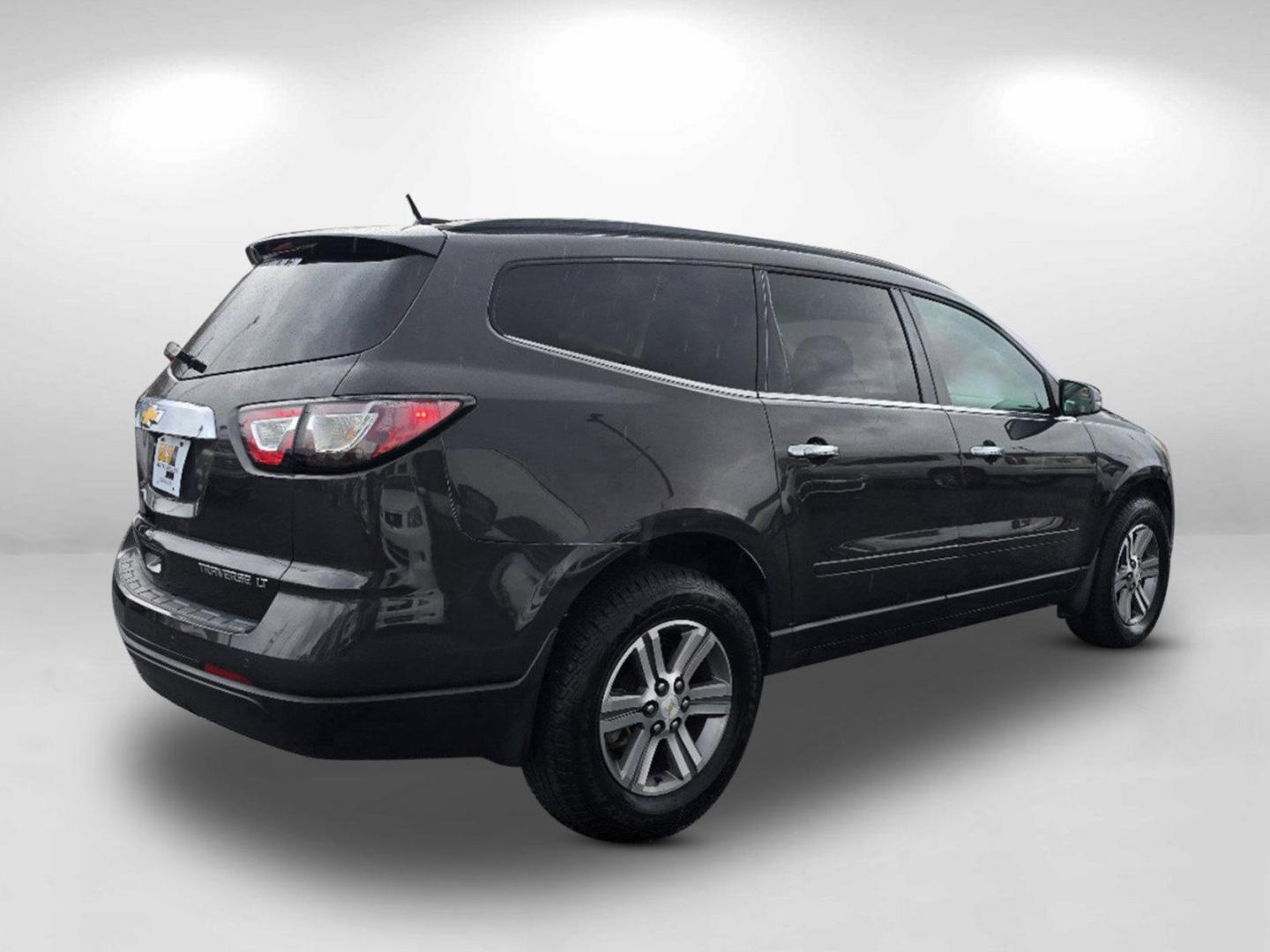 2016 /Ebony Chevrolet Traverse LT (1GNKRHKD3GJ) with an Gas V6 3.6L/217 engine, 6-Speed Automatic transmission, located at 1430 Gateway Drive, Opelika, AL, 36801, (334) 239-0944, 32.637871, -85.409790 - 2016 Chevrolet Traverse LT - Photo#4