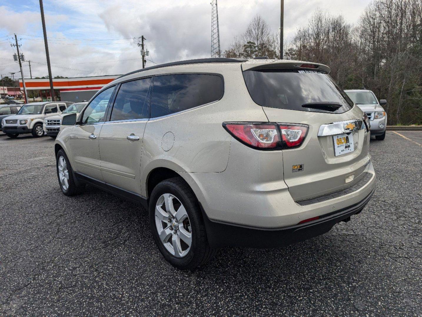 2016 /Ebony Chevrolet Traverse LT (1GNKRGKD2GJ) with an Gas V6 3.6L/217 engine, 6-Speed Automatic transmission, located at 3959 U.S. 80 W, Phenix City, AL, 36870, (334) 297-4885, 32.469296, -85.135185 - 2016 Chevrolet Traverse LT - Photo#6