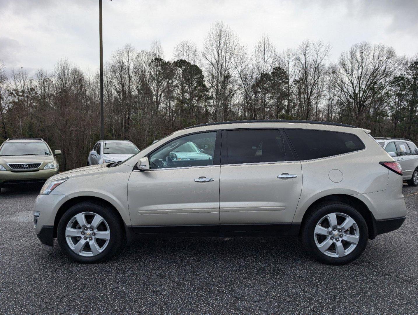 2016 /Ebony Chevrolet Traverse LT (1GNKRGKD2GJ) with an Gas V6 3.6L/217 engine, 6-Speed Automatic transmission, located at 3959 U.S. 80 W, Phenix City, AL, 36870, (334) 297-4885, 32.469296, -85.135185 - 2016 Chevrolet Traverse LT - Photo#7