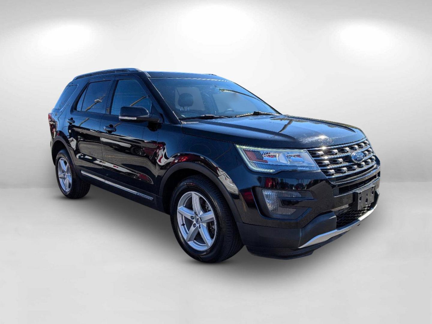 2016 Ford Explorer XLT (1FM5K8D83GG) with an Regular Unleaded V-6 3.5 L/213 engine, 6-Speed Automatic w/OD transmission, located at 3959 U.S. 80 W, Phenix City, AL, 36870, (334) 297-4885, 32.469296, -85.135185 - 2016 Ford Explorer XLT - Photo#2