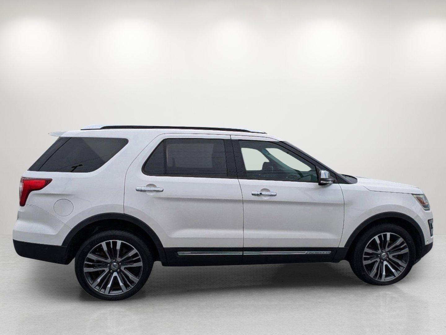 2016 Ford Explorer Platinum (1FM5K8HTXGG) with an Twin Turbo Premium Unleaded V-6 3.5 L/213 engine, 6-Speed Automatic w/OD transmission, located at 3959 U.S. 80 W, Phenix City, AL, 36870, (334) 297-4885, 32.469296, -85.135185 - 2016 Ford Explorer Platinum - Photo#3