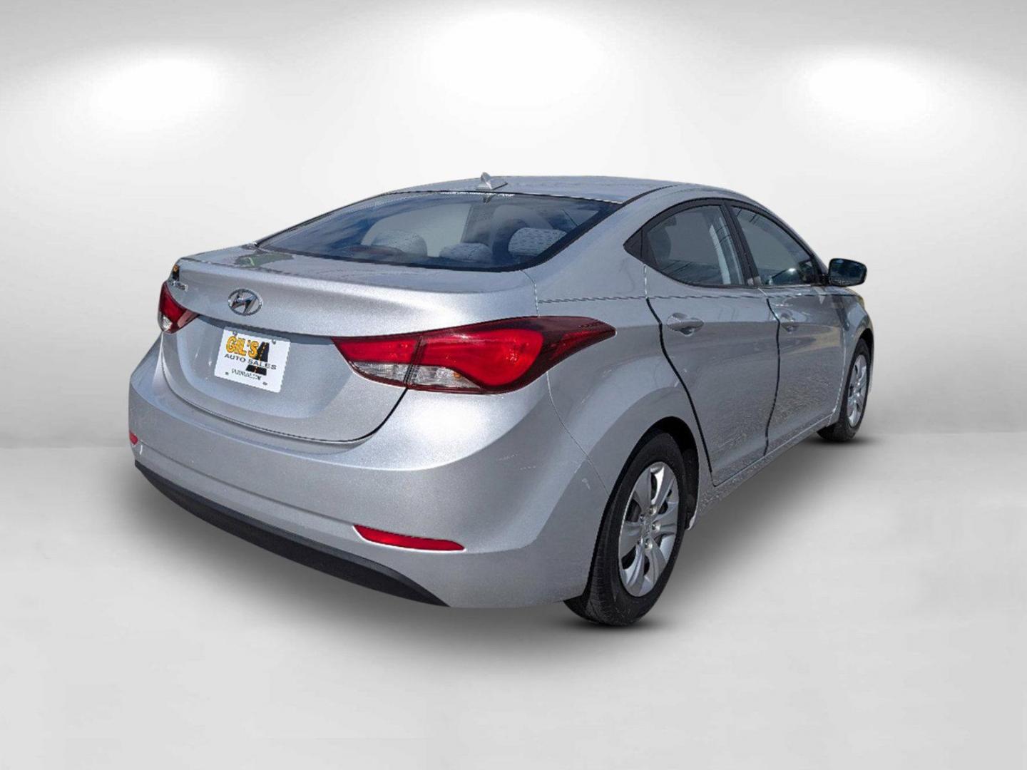 2016 /Gray Hyundai Elantra SE (KMHDH4AE5GU) with an Regular Unleaded I-4 1.8 L/110 engine, 6-Speed Automatic w/OD transmission, located at 7000 Northlake Connector, Columbus, GA, 31904, (706) 987-8085, 32.524975, -84.978134 - 2016 Hyundai Elantra SE - Photo#4