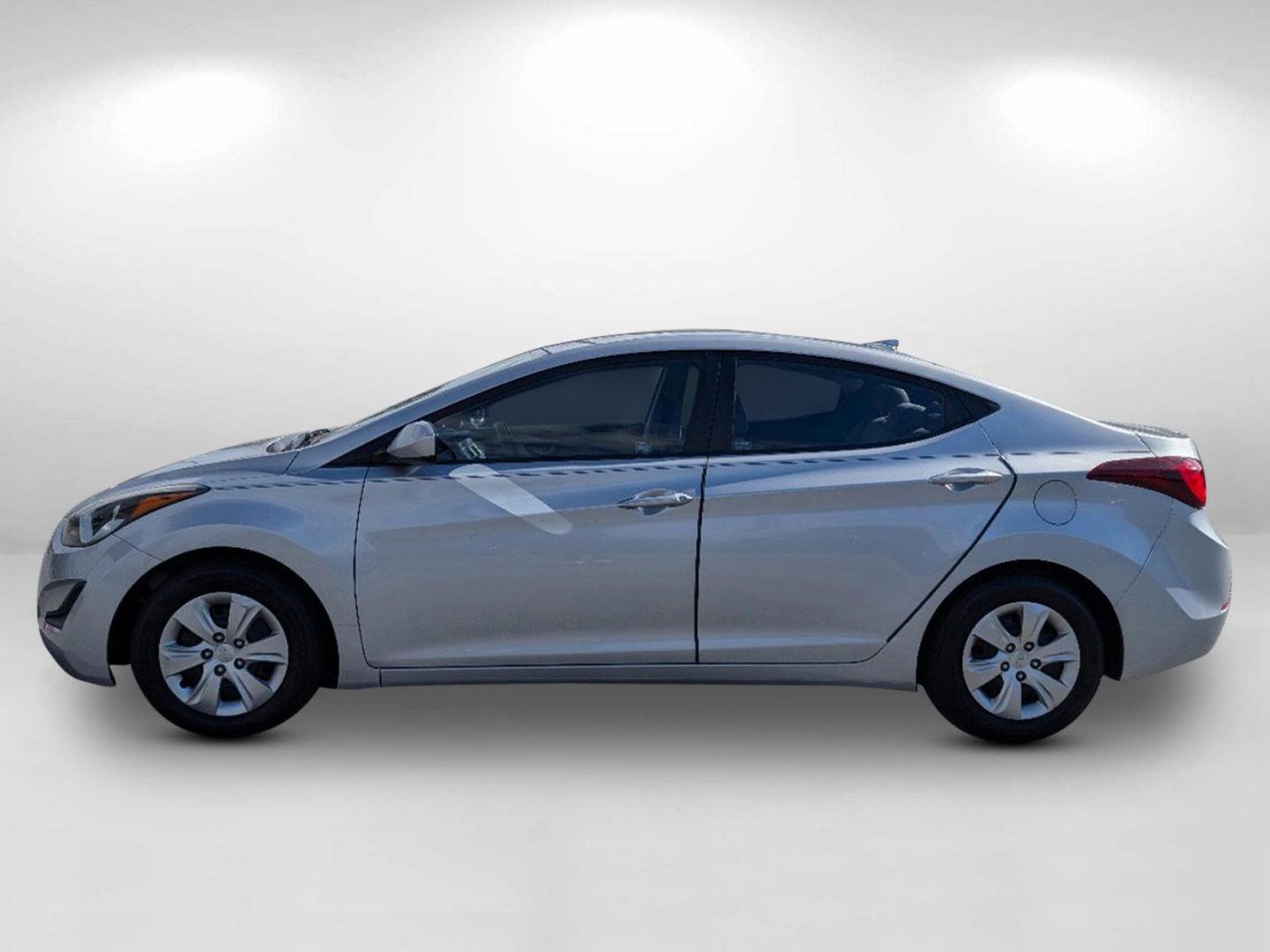 2016 /Gray Hyundai Elantra SE (KMHDH4AE5GU) with an Regular Unleaded I-4 1.8 L/110 engine, 6-Speed Automatic w/OD transmission, located at 7000 Northlake Connector, Columbus, GA, 31904, (706) 987-8085, 32.524975, -84.978134 - 2016 Hyundai Elantra SE - Photo#7