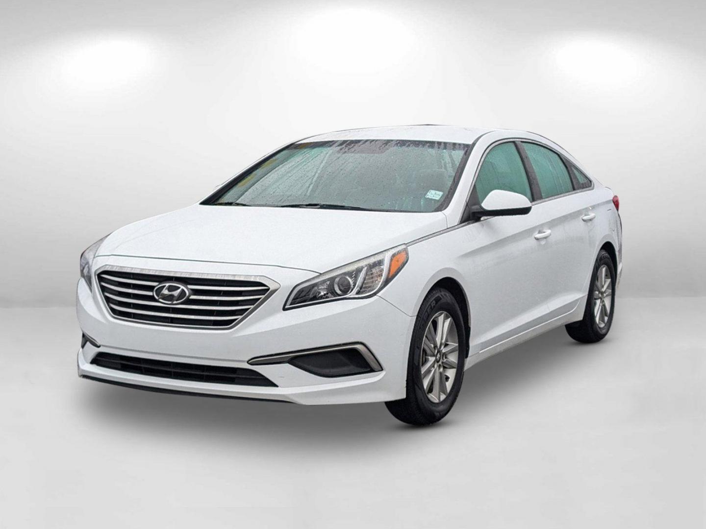 2016 /Gray Hyundai Sonata 2.4L SE (5NPE24AF6GH) with an Regular Unleaded I-4 2.4 L/144 engine, 6-Speed Automatic w/OD transmission, located at 1430 Gateway Drive, Opelika, AL, 36801, (334) 239-0944, 32.637871, -85.409790 - 2016 Hyundai Sonata 2.4L SE - Photo#0