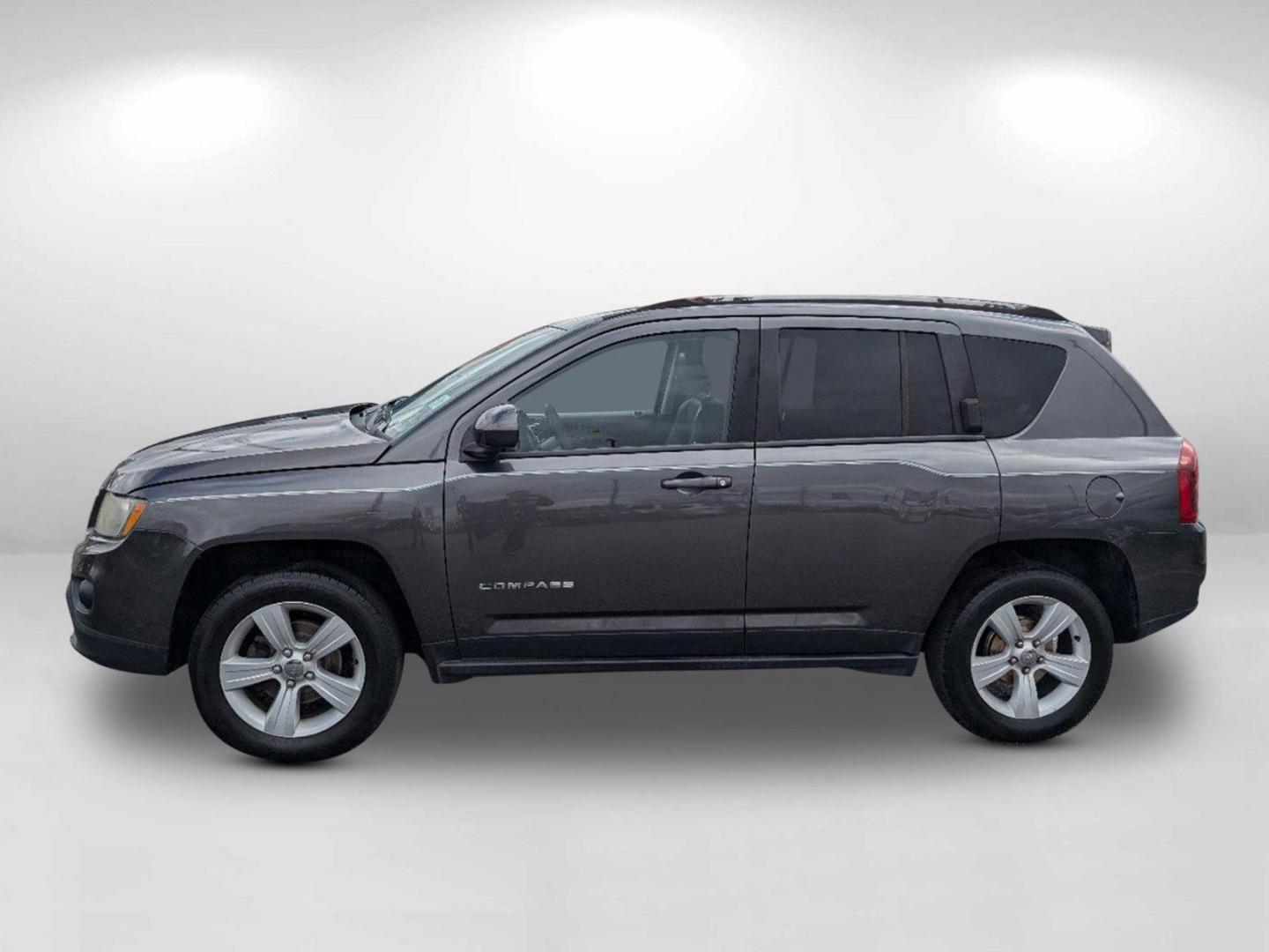 2016 /Dark Slate Gray Jeep Compass Latitude (1C4NJCEA9GD) with an Regular Unleaded I-4 2.0 L/122 engine, 1-Speed CVT w/OD transmission, located at 3959 U.S. 80 W, Phenix City, AL, 36870, (334) 297-4885, 32.469296, -85.135185 - 2016 Jeep Compass Latitude - Photo#9