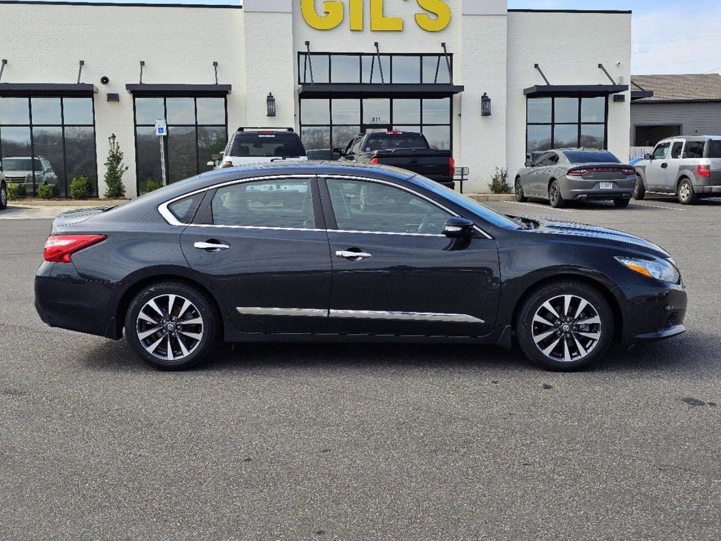 2016 /Charcoal Nissan Altima 2.5 SL (1N4AL3AP1GC) with an Regular Unleaded I-4 2.5 L/152 engine, 1-Speed CVT w/OD transmission, located at 521 Old Farm Lane Rd, Prattville, AL, 36066, (334) 325-1505, 32.482460, -86.416367 - 2016 Nissan Altima 2.5 SL - Photo#3