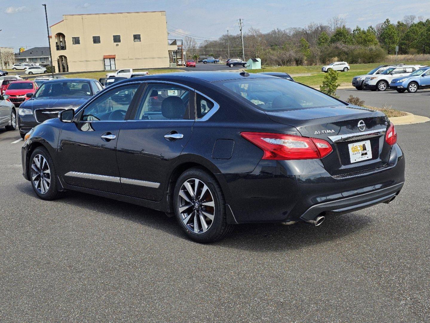 2016 /Charcoal Nissan Altima 2.5 SL (1N4AL3AP1GC) with an Regular Unleaded I-4 2.5 L/152 engine, 1-Speed CVT w/OD transmission, located at 521 Old Farm Lane Rd, Prattville, AL, 36066, (334) 325-1505, 32.482460, -86.416367 - 2016 Nissan Altima 2.5 SL - Photo#6