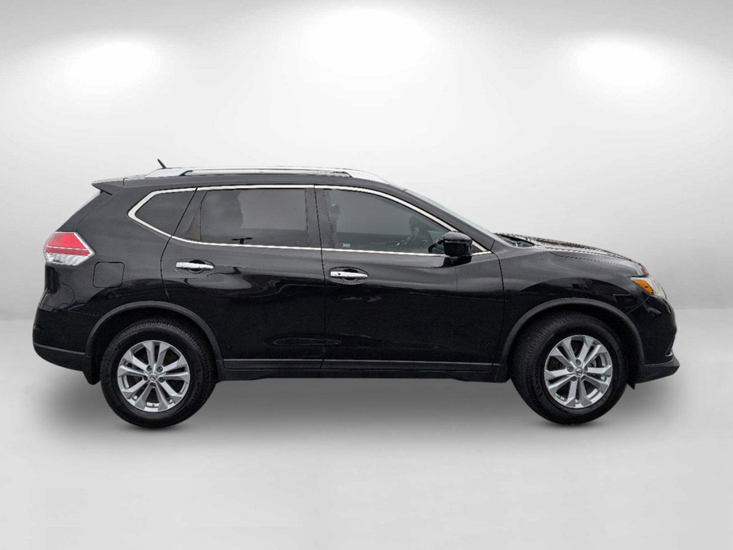 2016 /Charcoal Nissan Rogue SV (KNMAT2MT7GP) with an Regular Unleaded I-4 2.5 L/152 engine, 1-Speed CVT w/OD transmission, located at 804 22nd Ave, Phenix City, AL, 36870, (334) 297-1860, 32.484749, -85.024475 - 2016 Nissan Rogue SV - Photo#4