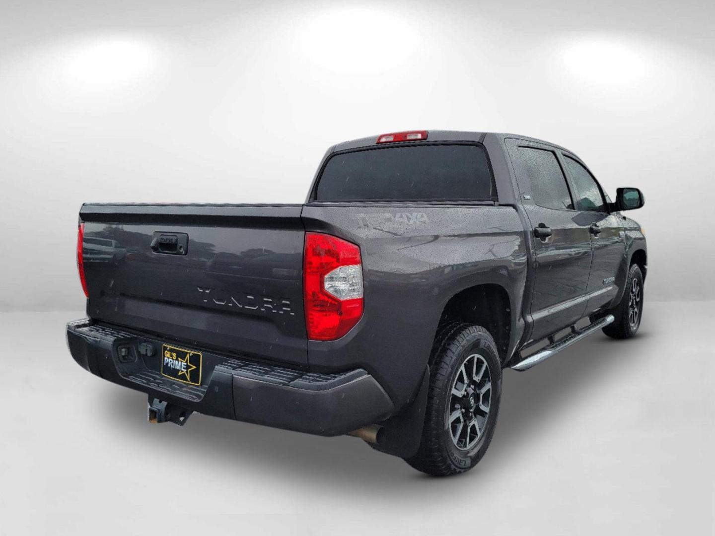 2016 Gray Toyota Tundra 4WD Truck SR5 (5TFDW5F10GX) with an Regular Unleaded V-8 5.7 L/346 engine, 6-Speed Automatic w/OD transmission, located at 1430 Gateway Drive, Opelika, AL, 36801, (334) 239-0944, 32.637871, -85.409790 - 2016 Toyota Tundra 4WD Truck SR5 - Photo#4