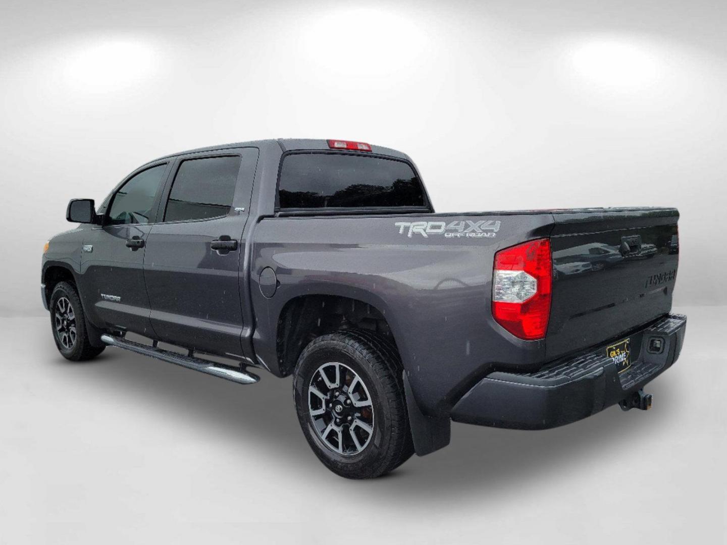 2016 Gray Toyota Tundra 4WD Truck SR5 (5TFDW5F10GX) with an Regular Unleaded V-8 5.7 L/346 engine, 6-Speed Automatic w/OD transmission, located at 3959 U.S. 80 W, Phenix City, AL, 36870, (334) 297-4885, 32.469296, -85.135185 - 2016 Toyota Tundra 4WD Truck SR5 - Photo#22