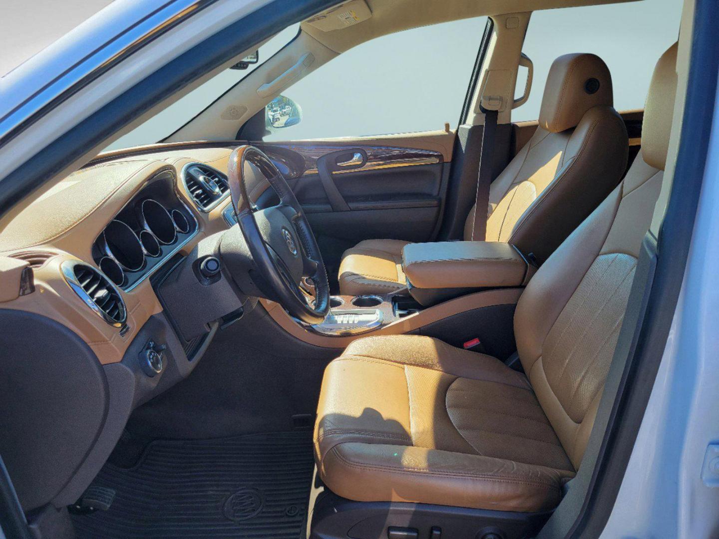 2017 White Frost Tricoat /Choccachino Buick Enclave Leather (5GAKRBKD2HJ) with an Gas V6 3.6L/217 engine, 6-Speed Automatic transmission, located at 1430 Gateway Drive, Opelika, AL, 36801, (334) 239-0944, 32.637871, -85.409790 - 2017 Buick Enclave Leather - Photo#8