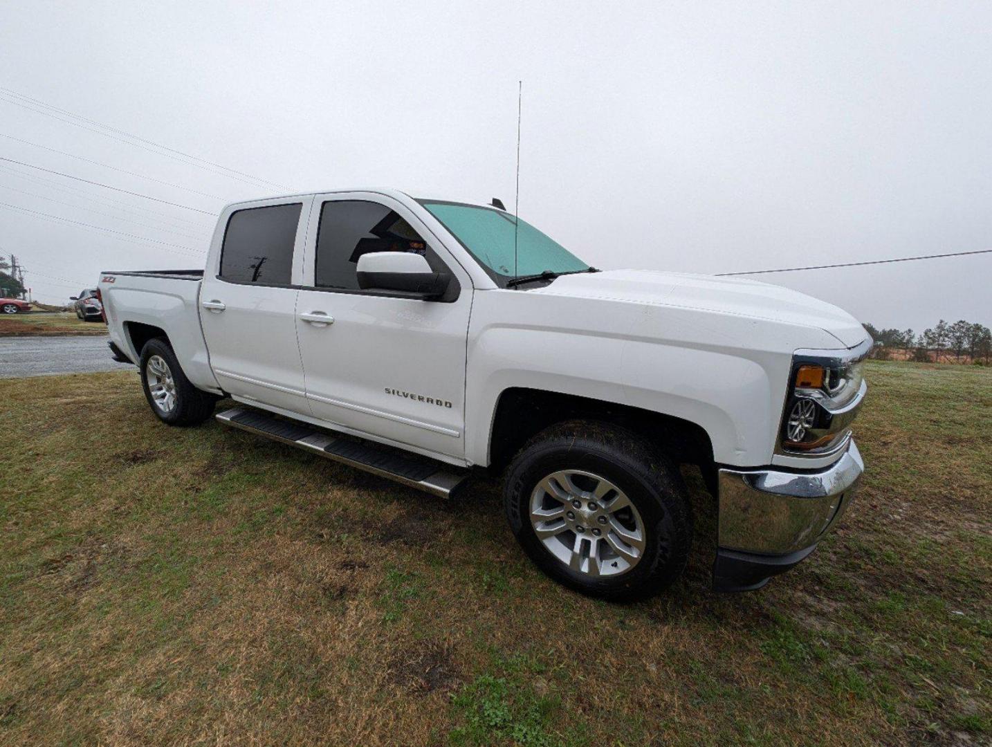 2017 /Jet Black Chevrolet Silverado 1500 LT (3GCPCRECXHG) with an Gas V8 5.3L/325 engine, 6-Speed Automatic transmission, located at 3959 U.S. 80 W, Phenix City, AL, 36870, (334) 297-4885, 32.469296, -85.135185 - 2017 Chevrolet Silverado 1500 LT - Photo#2