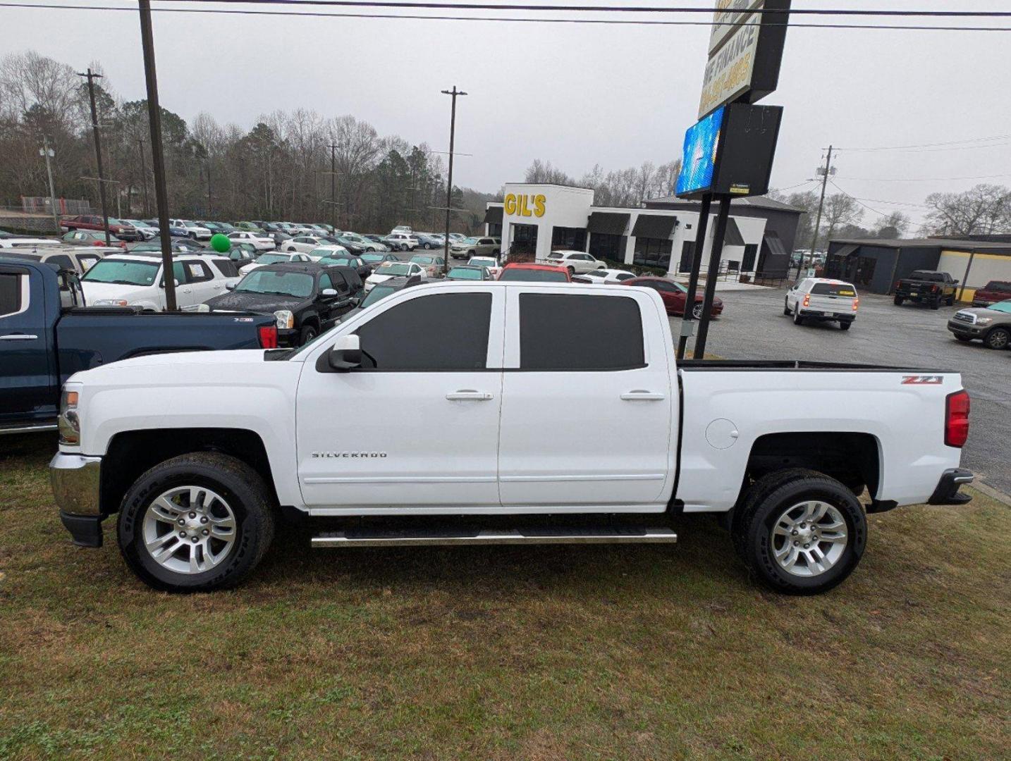 2017 /Jet Black Chevrolet Silverado 1500 LT (3GCPCRECXHG) with an Gas V8 5.3L/325 engine, 6-Speed Automatic transmission, located at 3959 U.S. 80 W, Phenix City, AL, 36870, (334) 297-4885, 32.469296, -85.135185 - 2017 Chevrolet Silverado 1500 LT - Photo#7