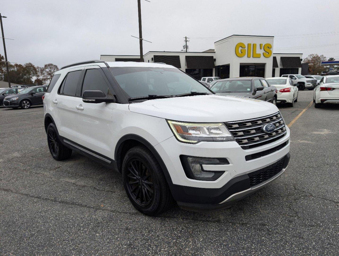 2017 Ford Explorer XLT (1FM5K8D82HG) with an Regular Unleaded V-6 3.5 L/213 engine, 6-Speed Automatic w/OD transmission, located at 804 22nd Ave, Phenix City, AL, 36870, (334) 297-1860, 32.484749, -85.024475 - 2017 Ford Explorer XLT - Photo#2