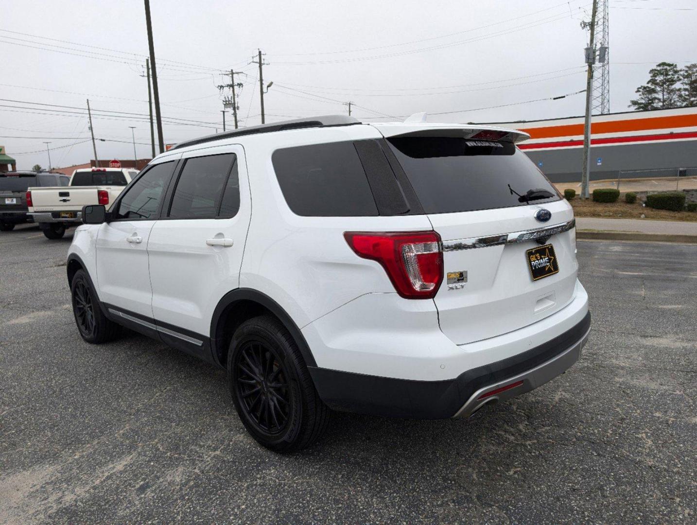 2017 Ford Explorer XLT (1FM5K8D82HG) with an Regular Unleaded V-6 3.5 L/213 engine, 6-Speed Automatic w/OD transmission, located at 804 22nd Ave, Phenix City, AL, 36870, (334) 297-1860, 32.484749, -85.024475 - 2017 Ford Explorer XLT - Photo#5