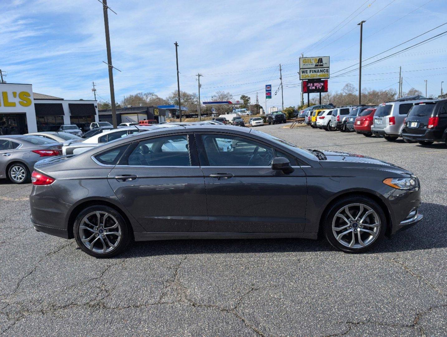 2017 Ford Fusion SE (3FA6P0H77HR) with an Regular Unleaded I-4 2.5 L/152 engine, 6-Speed Automatic w/OD transmission, located at 3959 U.S. 80 W, Phenix City, AL, 36870, (334) 297-4885, 32.469296, -85.135185 - 2017 Ford Fusion SE - Photo#4