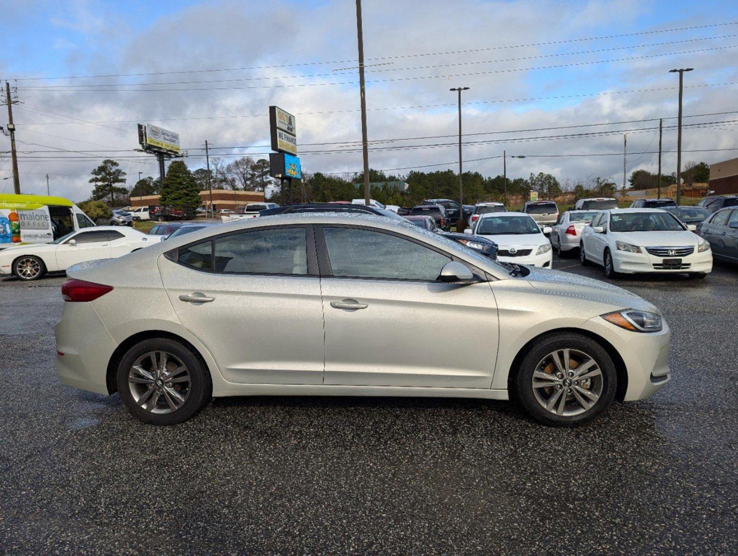 2017 /Beige Hyundai Elantra SE (KMHD84LF8HU) with an Regular Unleaded I-4 2.0 L/122 engine, located at 1430 Gateway Drive, Opelika, AL, 36801, (334) 239-0944, 32.637871, -85.409790 - 2017 Hyundai Elantra SE - Photo#3