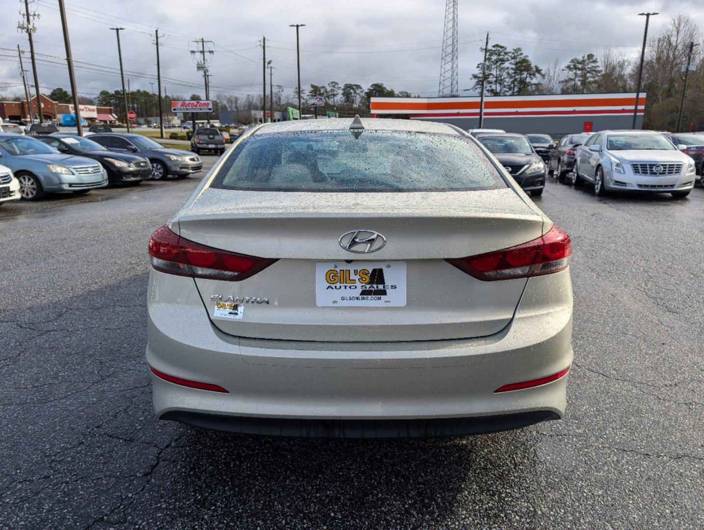 2017 /Beige Hyundai Elantra SE (KMHD84LF8HU) with an Regular Unleaded I-4 2.0 L/122 engine, located at 1430 Gateway Drive, Opelika, AL, 36801, (334) 239-0944, 32.637871, -85.409790 - 2017 Hyundai Elantra SE - Photo#5