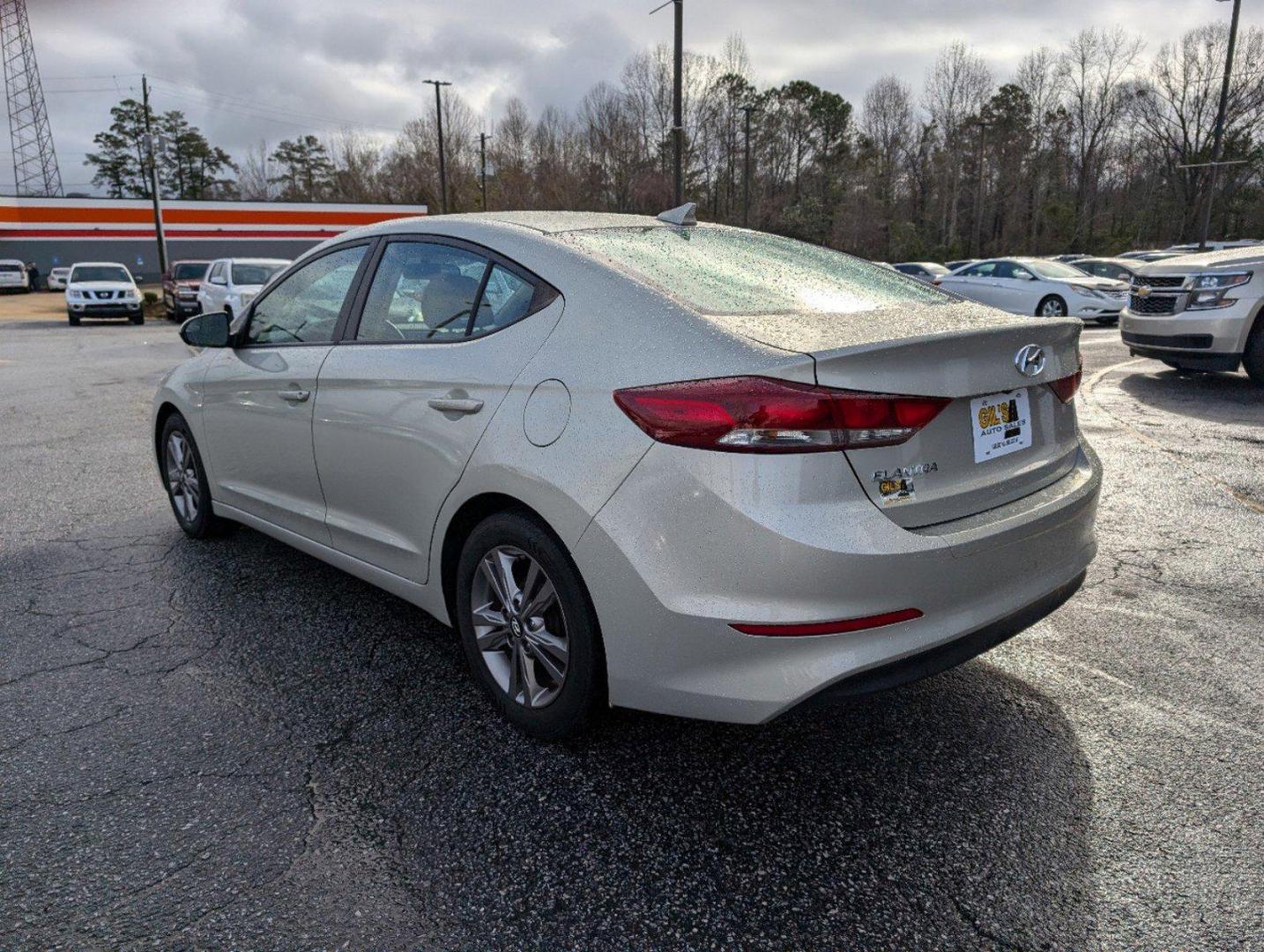 2017 /Beige Hyundai Elantra SE (KMHD84LF8HU) with an Regular Unleaded I-4 2.0 L/122 engine, located at 1430 Gateway Drive, Opelika, AL, 36801, (334) 239-0944, 32.637871, -85.409790 - 2017 Hyundai Elantra SE - Photo#6