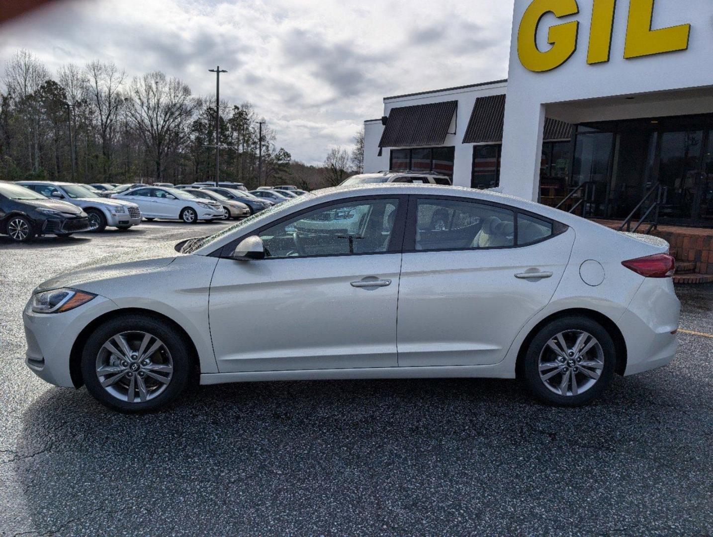 2017 /Beige Hyundai Elantra SE (KMHD84LF8HU) with an Regular Unleaded I-4 2.0 L/122 engine, located at 1430 Gateway Drive, Opelika, AL, 36801, (334) 239-0944, 32.637871, -85.409790 - 2017 Hyundai Elantra SE - Photo#7