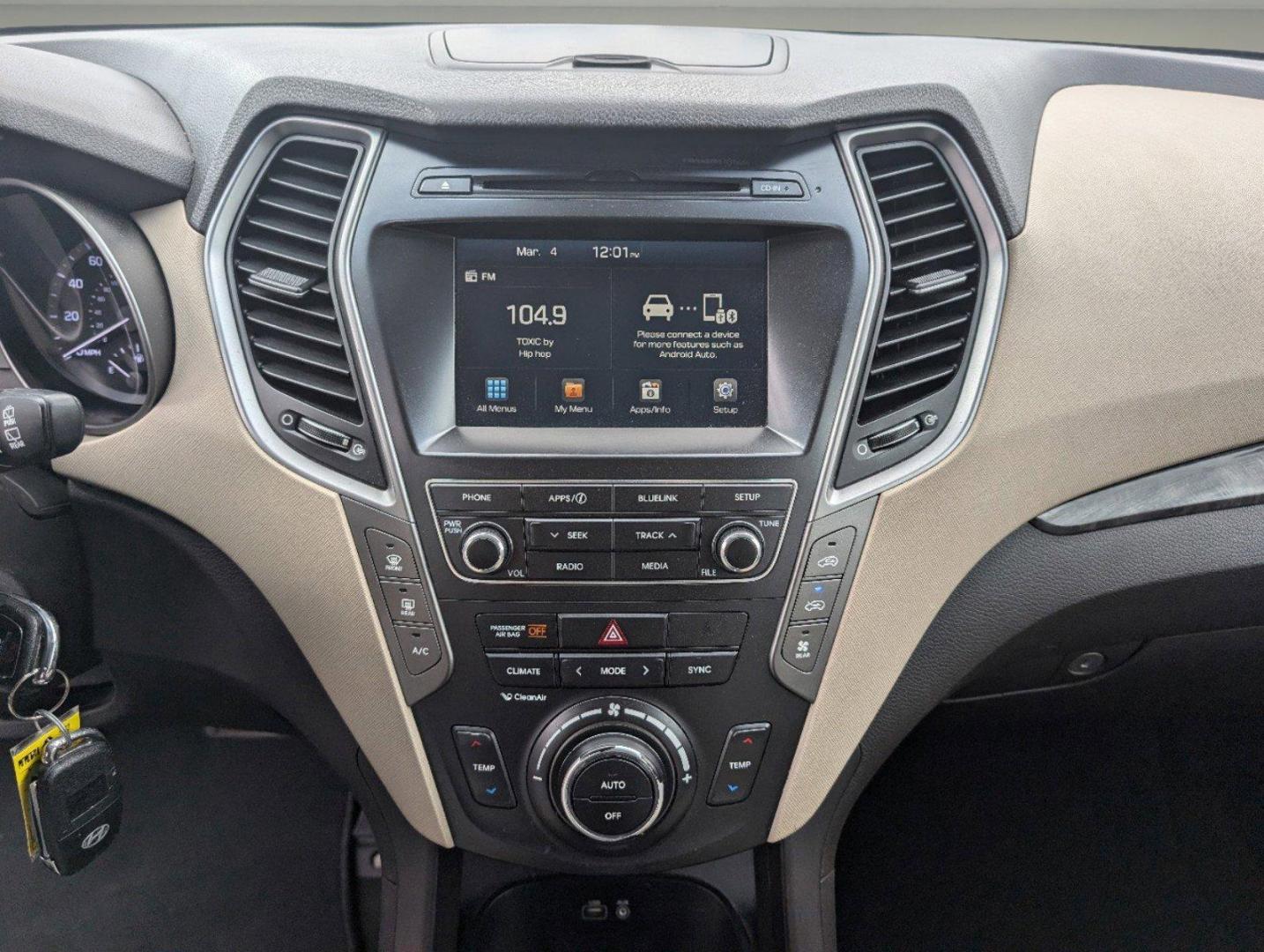 2017 /Beige Hyundai Santa Fe SE (KM8SM4HF3HU) with an Regular Unleaded V-6 3.3 L/204 engine, 6-Speed Automatic w/OD transmission, located at 1430 Gateway Drive, Opelika, AL, 36801, (334) 239-0944, 32.637871, -85.409790 - 2017 Hyundai Santa Fe SE - Photo#14