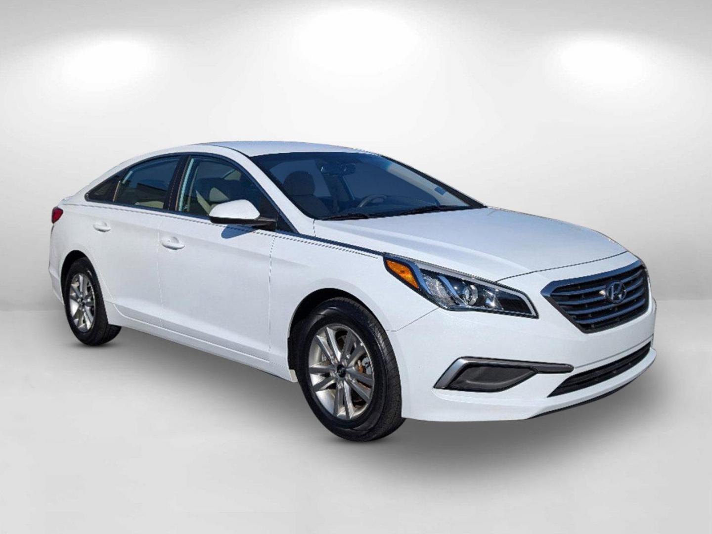 2017 /Beige Hyundai Sonata SE (5NPE24AF2HH) with an Regular Unleaded I-4 2.4 L/144 engine, 6-Speed Automatic w/OD transmission, located at 3959 U.S. 80 W, Phenix City, AL, 36870, (334) 297-4885, 32.469296, -85.135185 - 2017 Hyundai Sonata SE - Photo#2