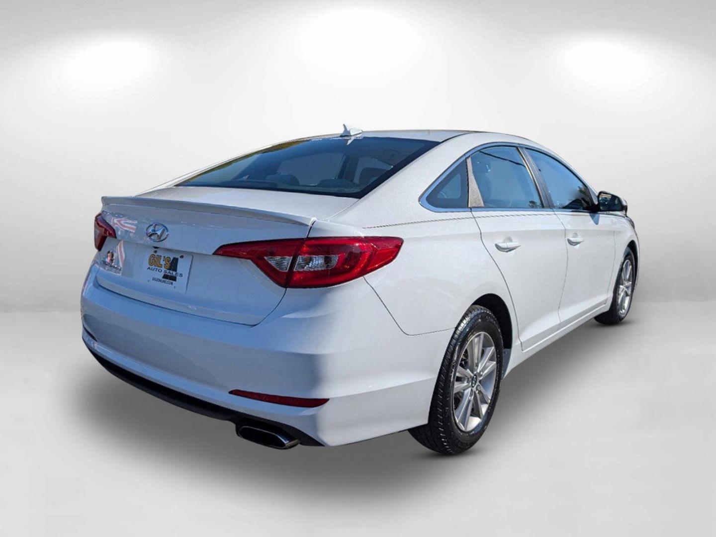 2017 /Beige Hyundai Sonata SE (5NPE24AF2HH) with an Regular Unleaded I-4 2.4 L/144 engine, 6-Speed Automatic w/OD transmission, located at 3959 U.S. 80 W, Phenix City, AL, 36870, (334) 297-4885, 32.469296, -85.135185 - 2017 Hyundai Sonata SE - Photo#4