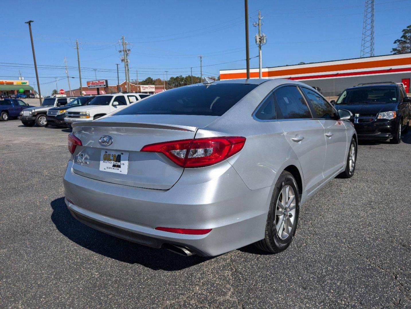 2017 /Gray Hyundai Sonata 2.4L (5NPE24AF4HH) with an Regular Unleaded I-4 2.4 L/144 engine, 6-Speed Automatic w/OD transmission, located at 3959 U.S. 80 W, Phenix City, AL, 36870, (334) 297-4885, 32.469296, -85.135185 - 2017 Hyundai Sonata 2.4L - Photo#4