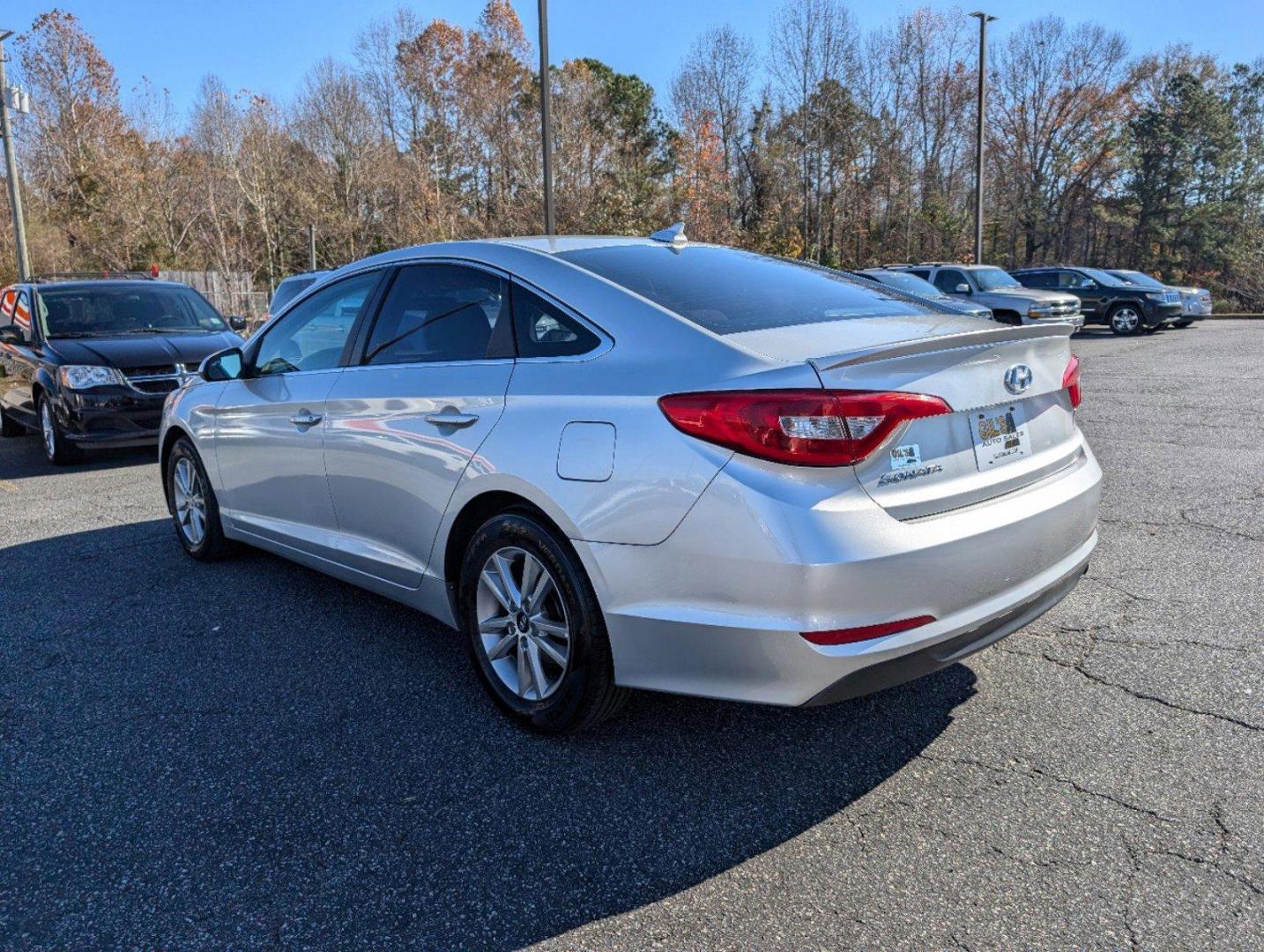 2017 /Gray Hyundai Sonata 2.4L (5NPE24AF4HH) with an Regular Unleaded I-4 2.4 L/144 engine, 6-Speed Automatic w/OD transmission, located at 3959 U.S. 80 W, Phenix City, AL, 36870, (334) 297-4885, 32.469296, -85.135185 - 2017 Hyundai Sonata 2.4L - Photo#6